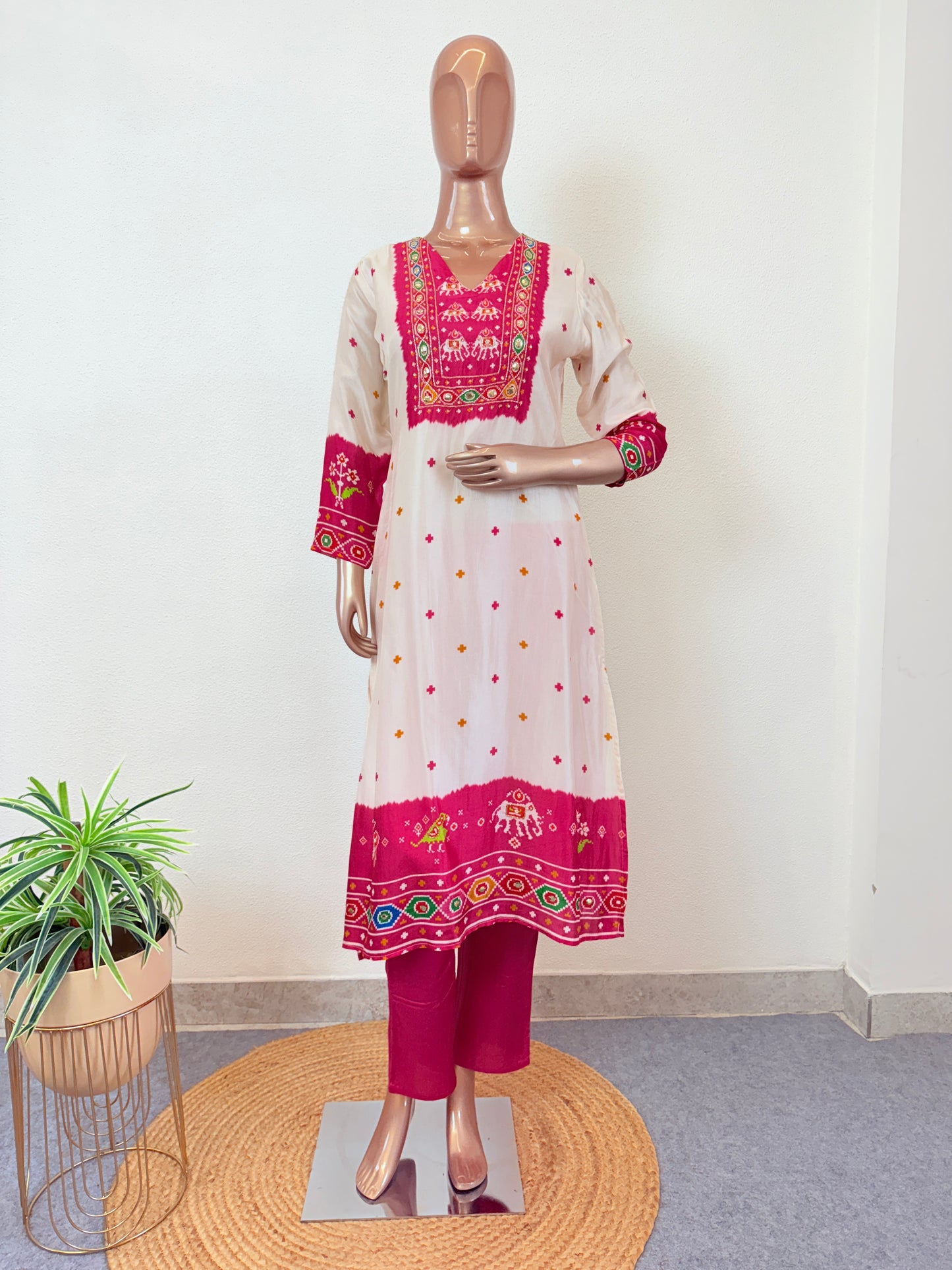 Patola Print Dola Silk Suit Set