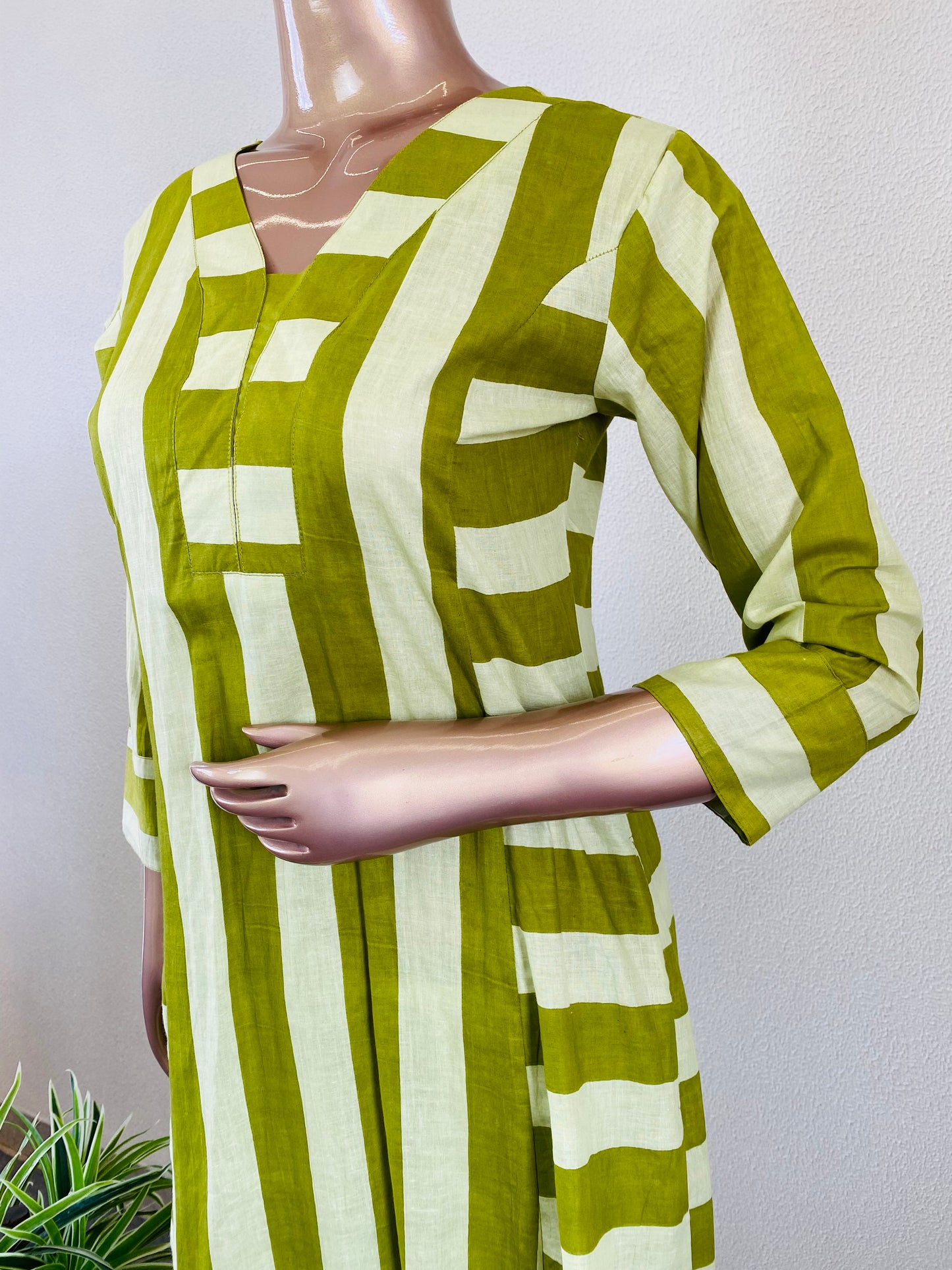Cotton Kurta Pant Set with Stripe Print- Green