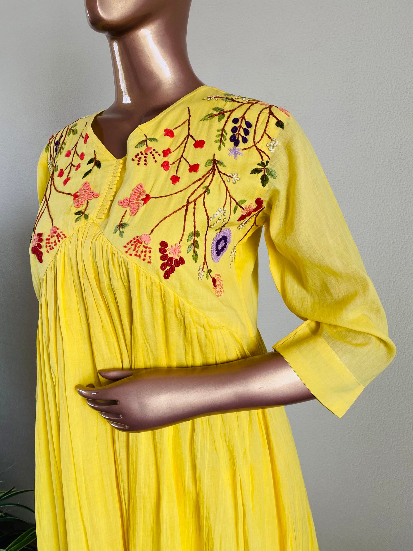 Hand Embroidered Mul Cotton Ombre Kurta Pant Set