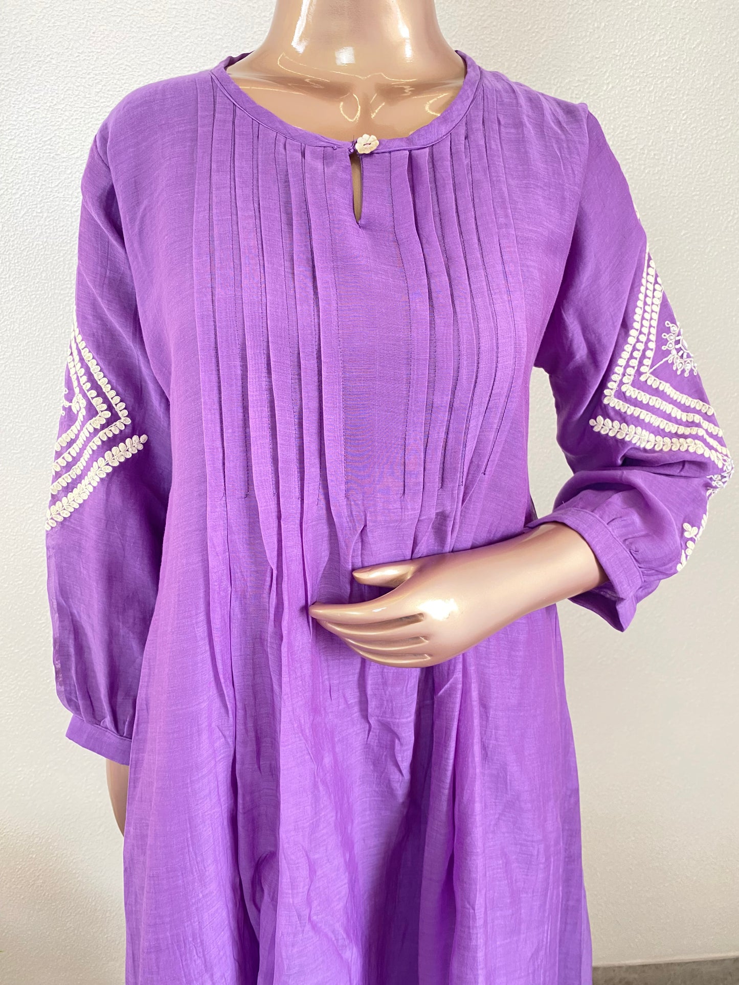 Mul chanderi Suit with Aari work on Sleeves