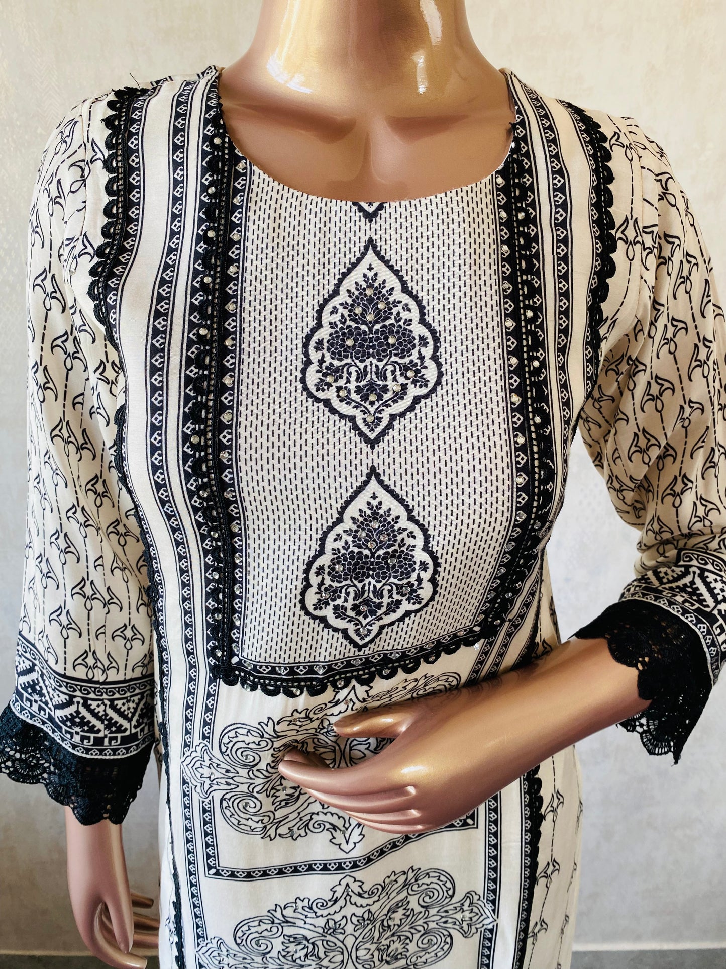 Pure Muslin Lace Work Karachi Suit Set