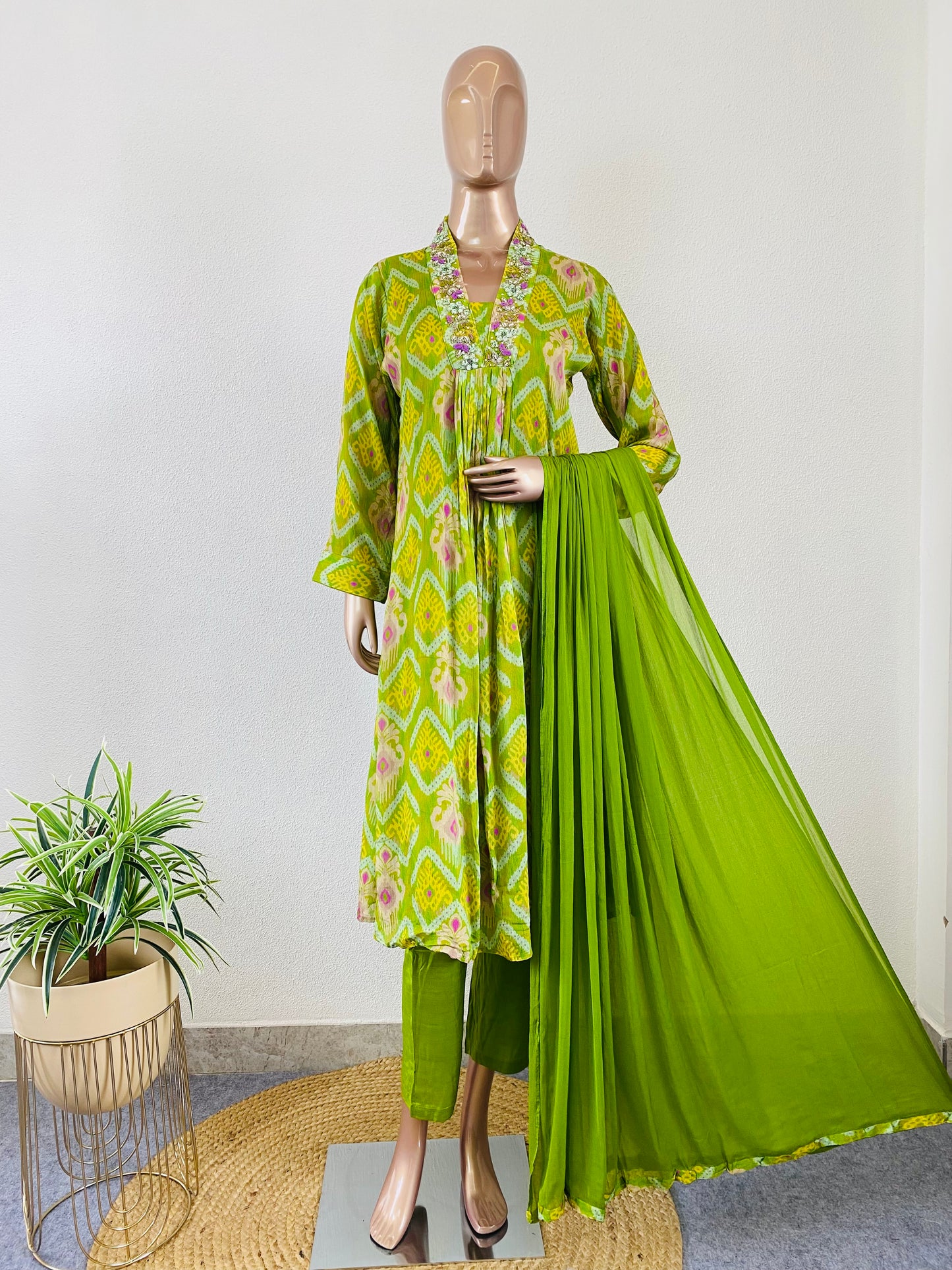 Chinon A-line suit Set with Embroidered Turn Collar