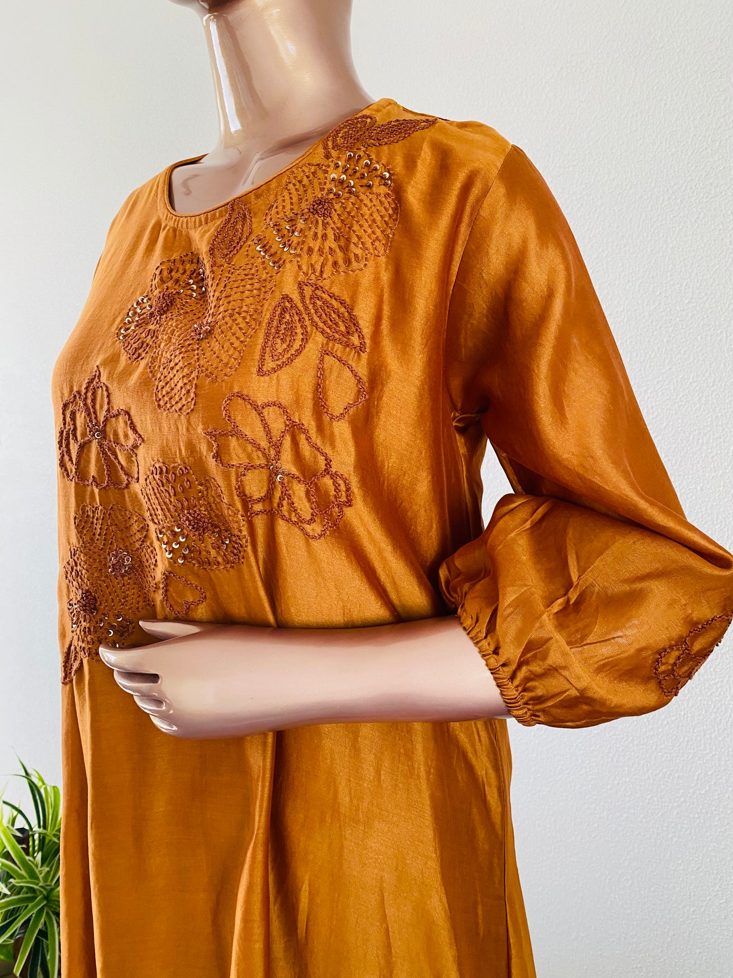 Elasticated Sleeve Hand Embroidered Mul Chanderi Suit Set