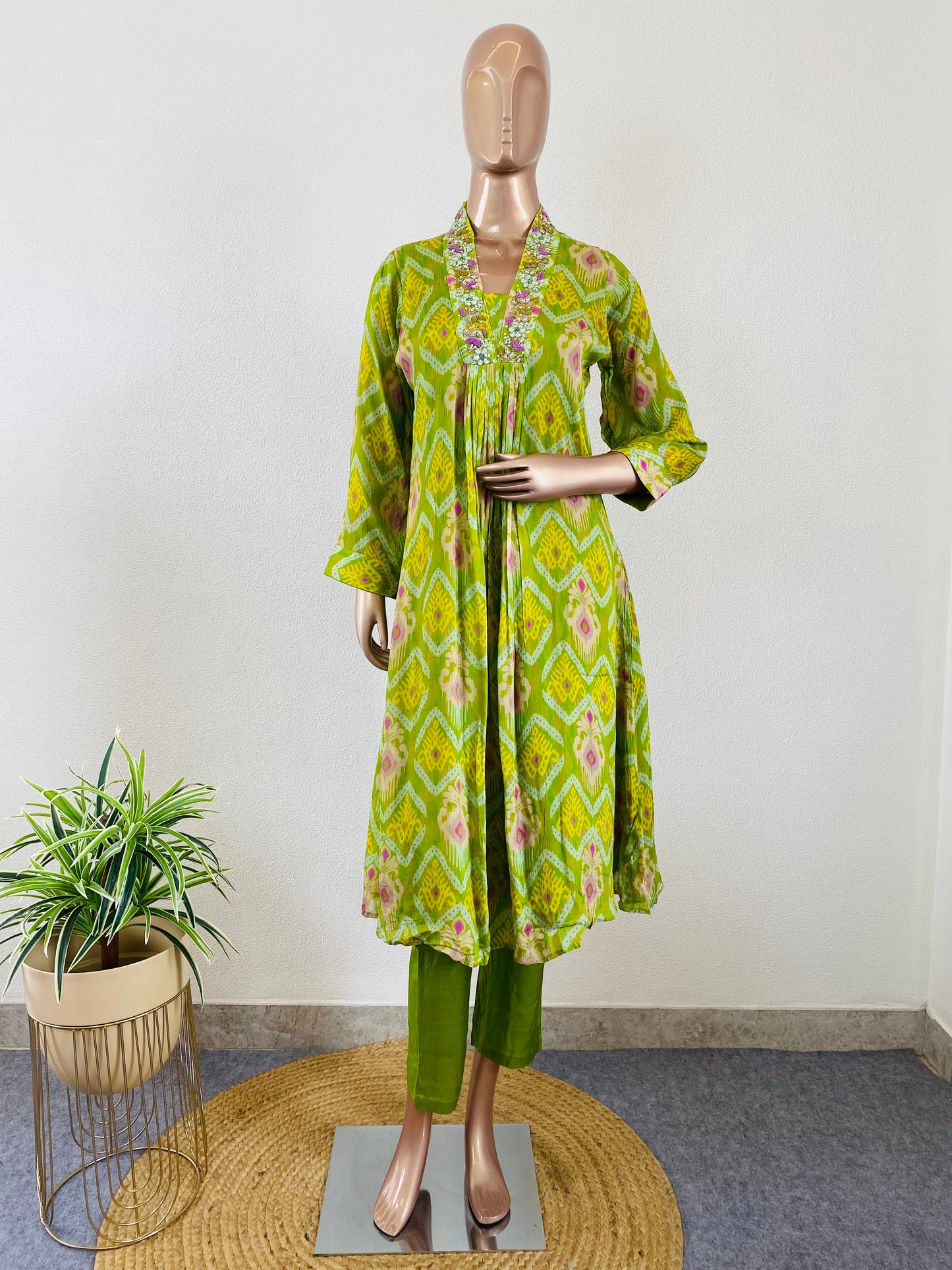 Chinon A-line suit Set with Embroidered Turn Collar
