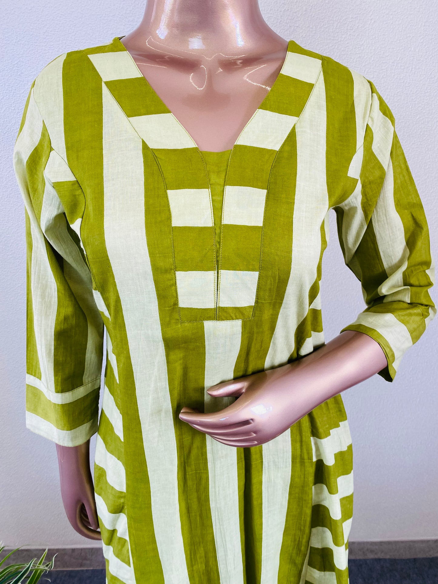 Cotton Kurta Pant Set with Stripe Print- Green