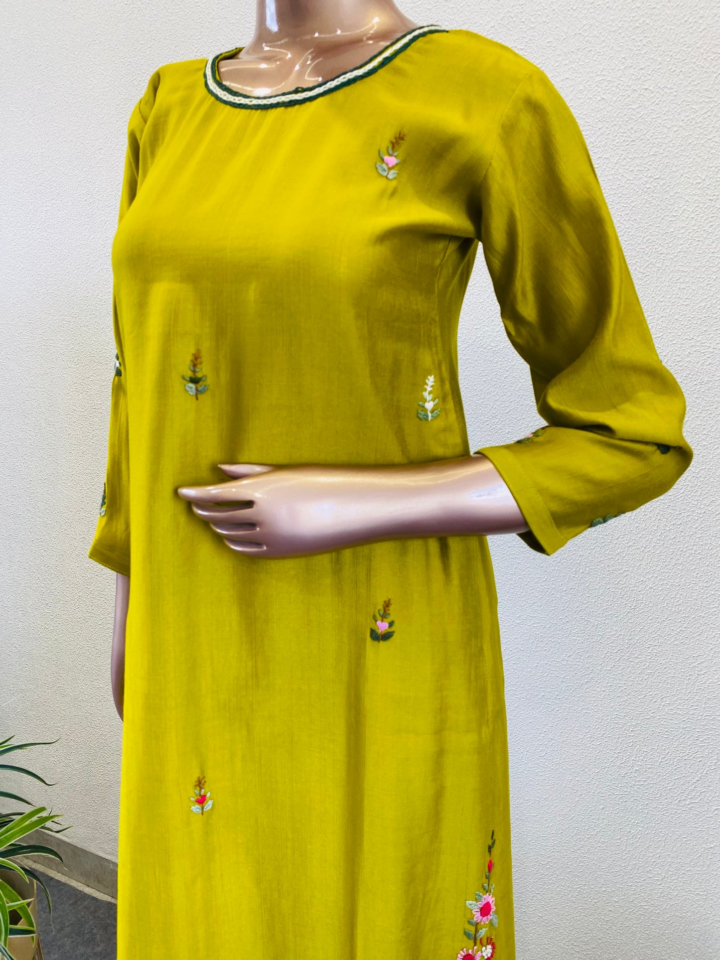 Hand Embroidered Kurta Pant Set