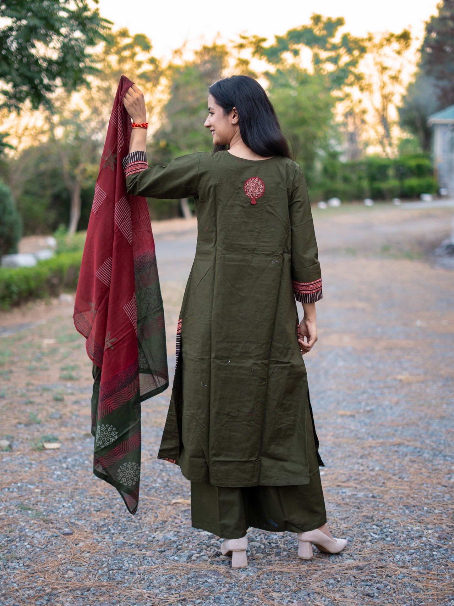 Gamthi Style Suit Set with Dual Shade Dupatta