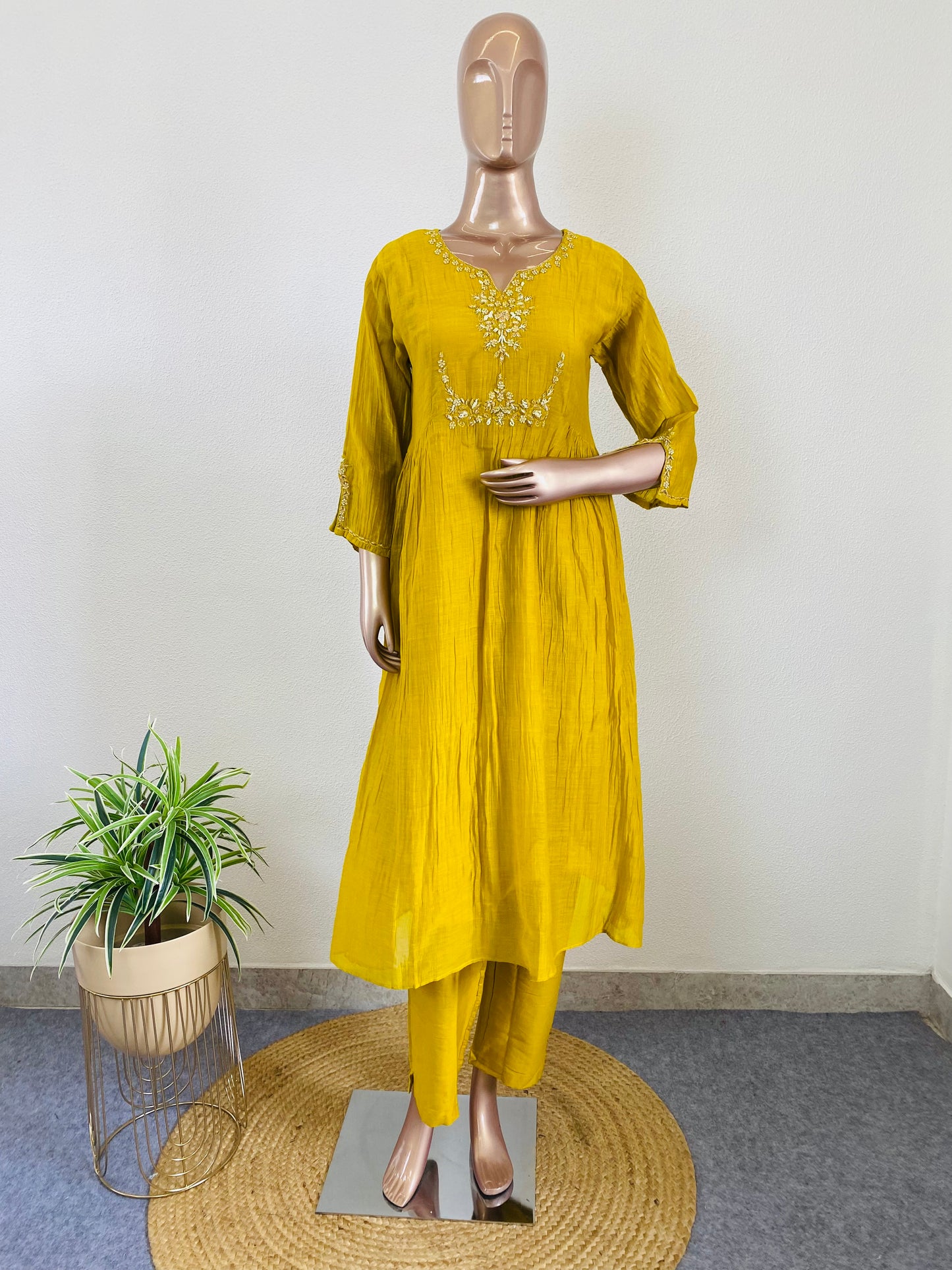 Crushed Mul Chanderi Suit Set with Delicate Zardozi Work