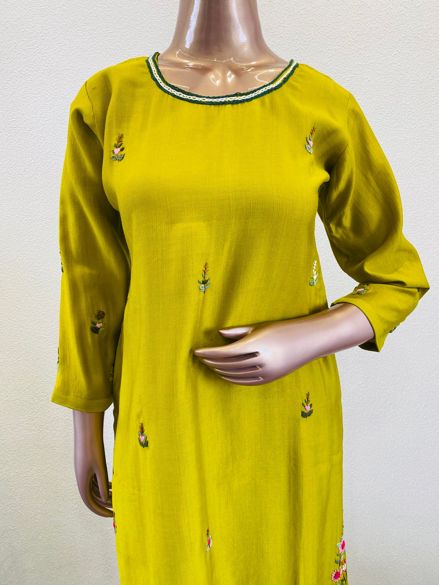 Hand Embroidered Kurta Pant Set