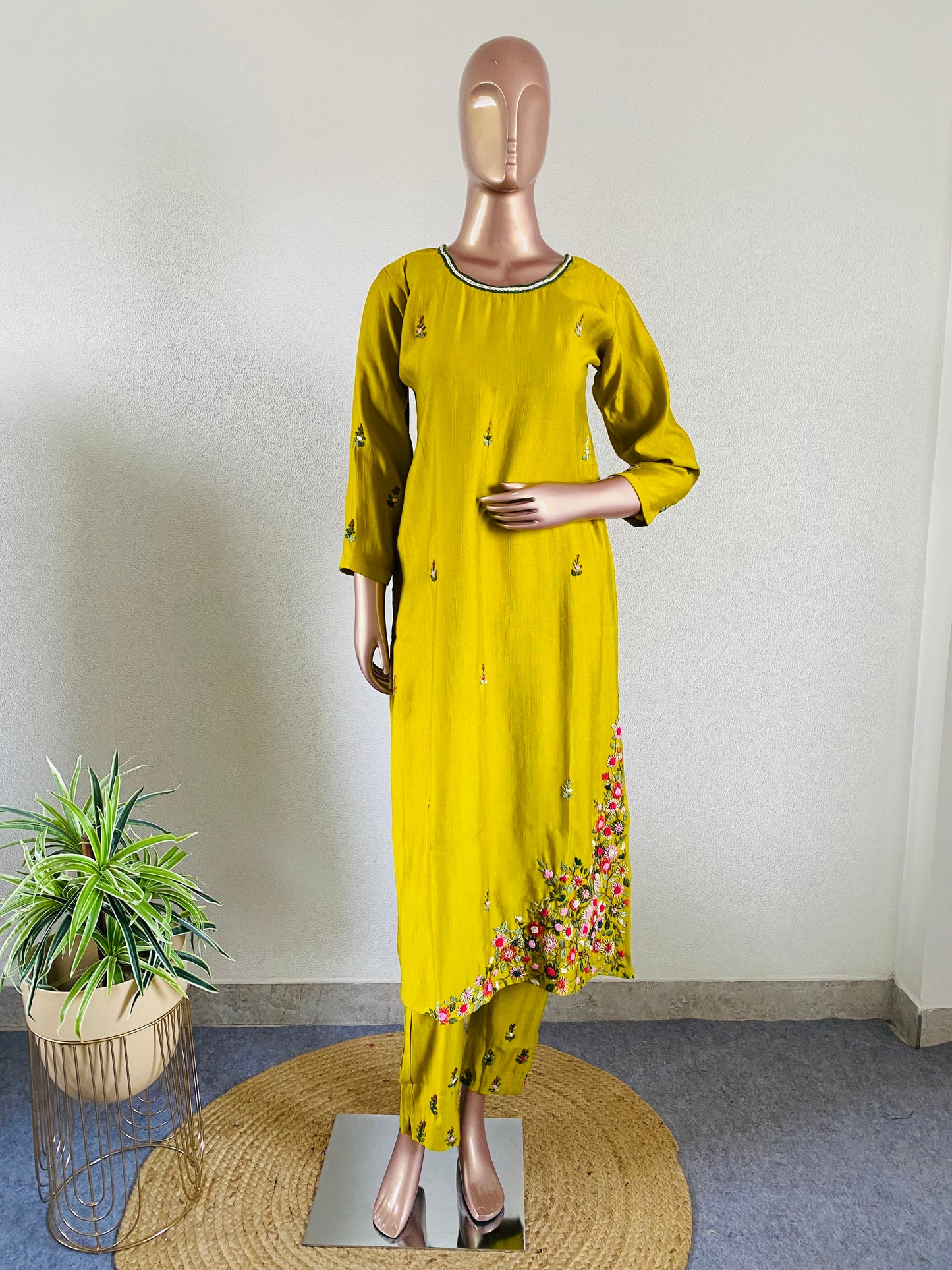 Hand Embroidered Kurta Pant Set