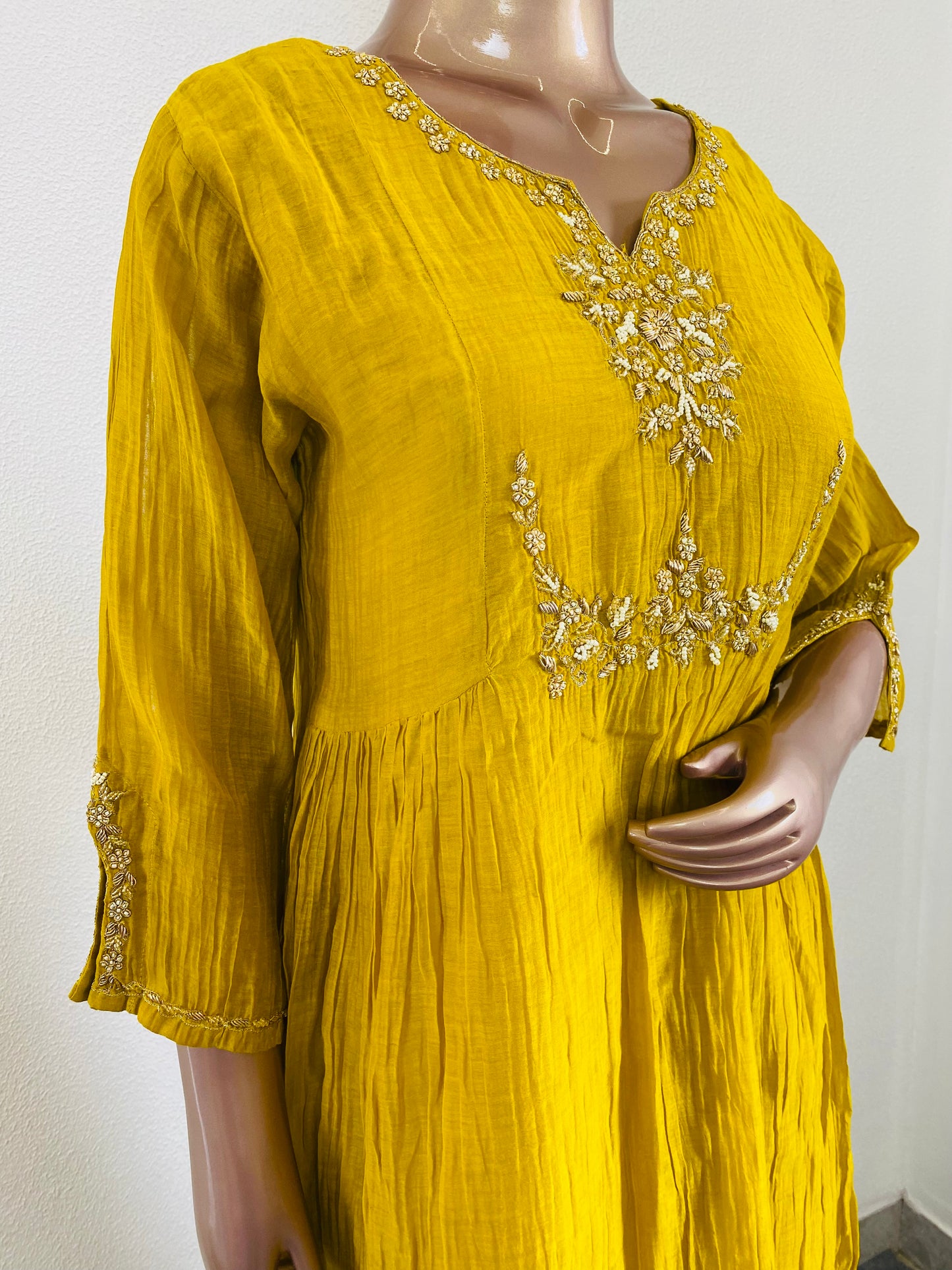 Crushed Mul Chanderi Suit Set with Delicate Zardozi Work