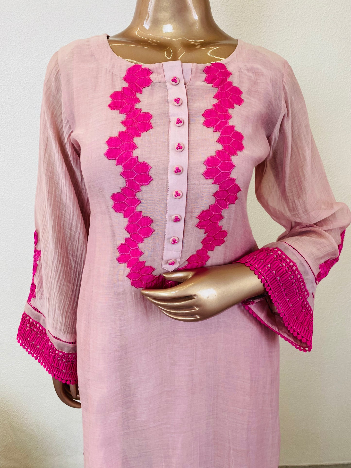 Mul Chanderi Suit Set with Appliqué & Lace Work