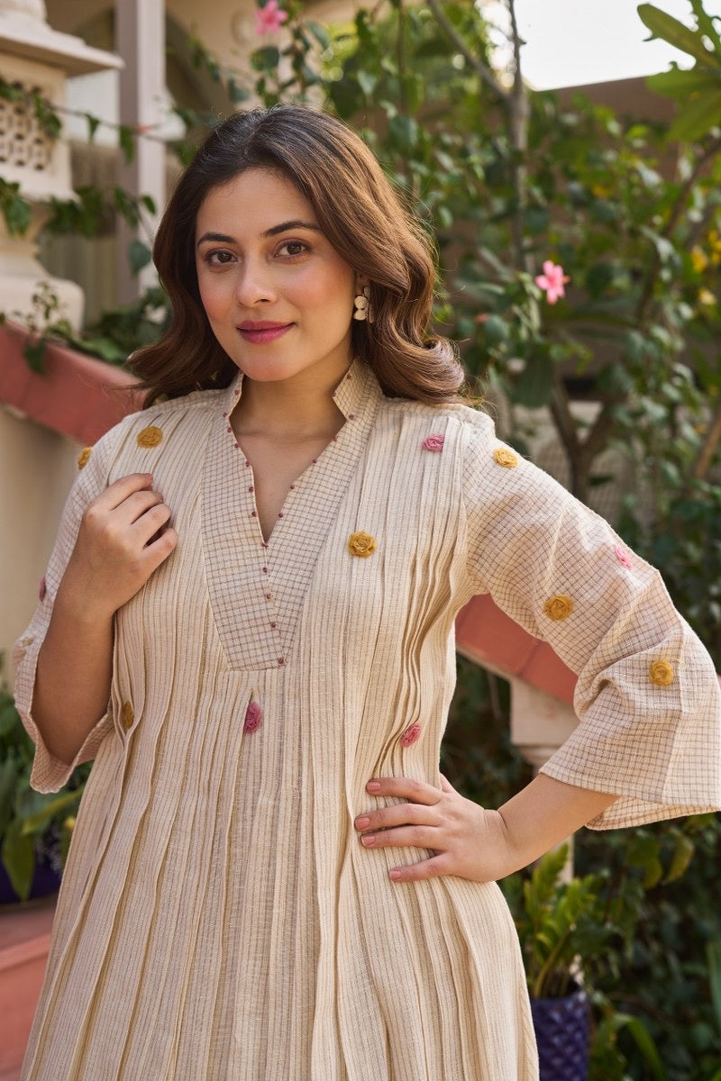 Jute Kurta Pant Set with Floral Embroidary