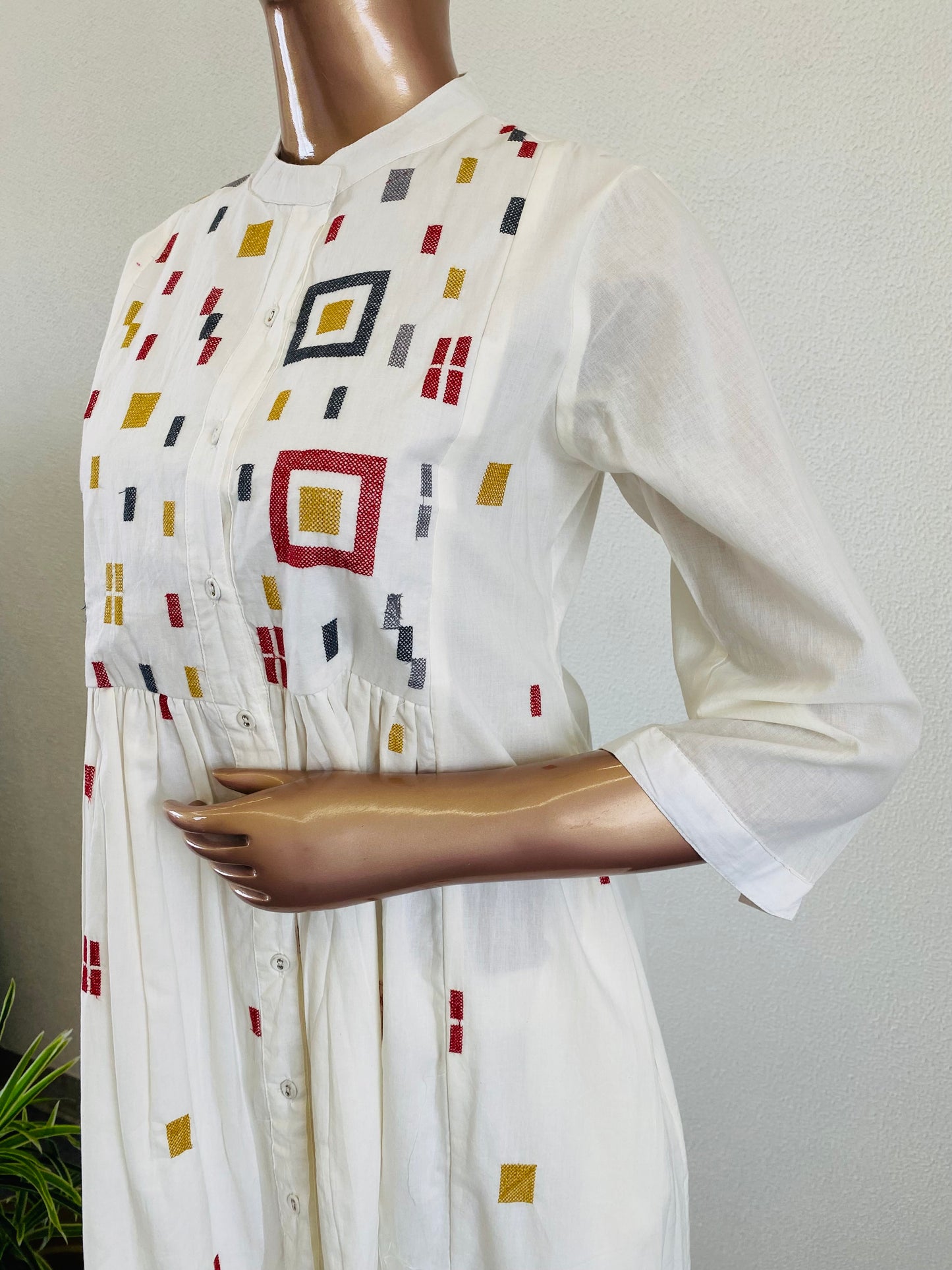 Thread Embroidered Kurta Pant Set with openable buttons
