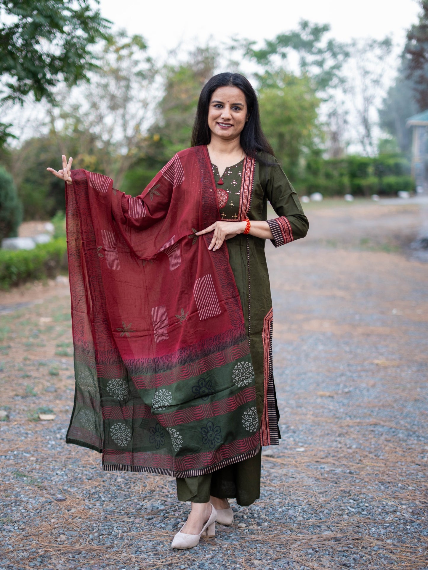 Gamthi Style Suit Set with Dual Shade Dupatta