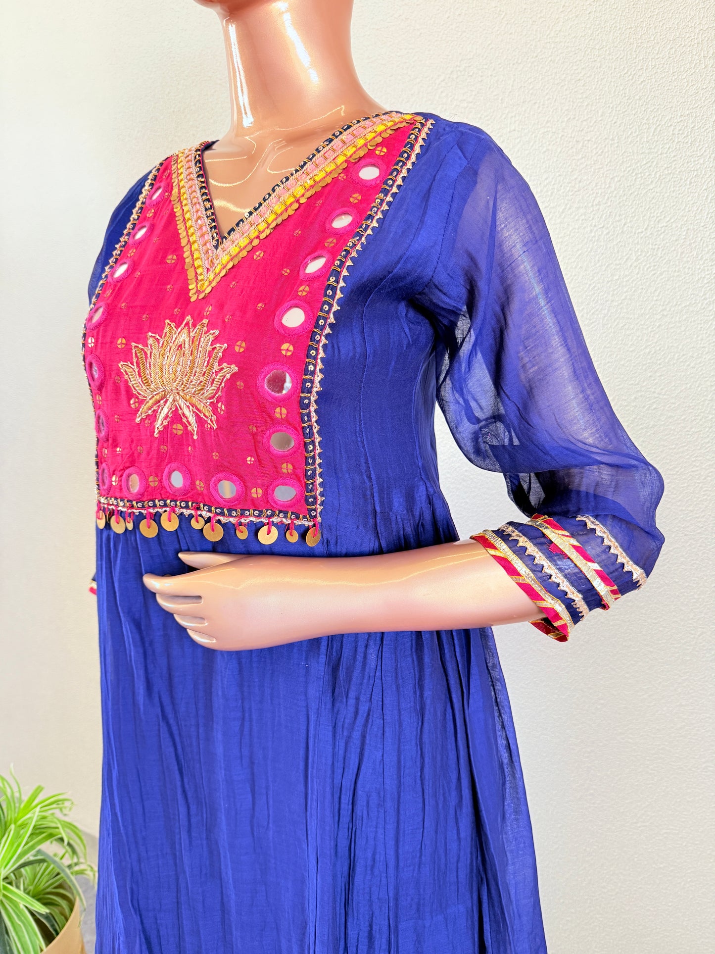 Kamli Hand Embroidered Mul Chanderi Suit Set