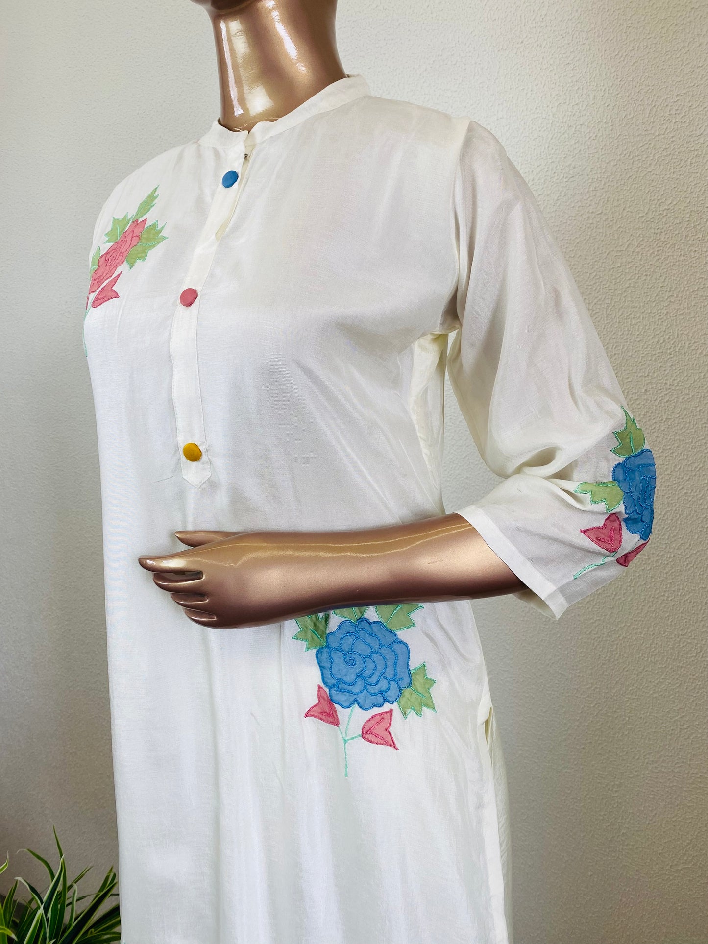 Pure Muslin Appliqué Work Suit Set with Soft Organza Dupatta