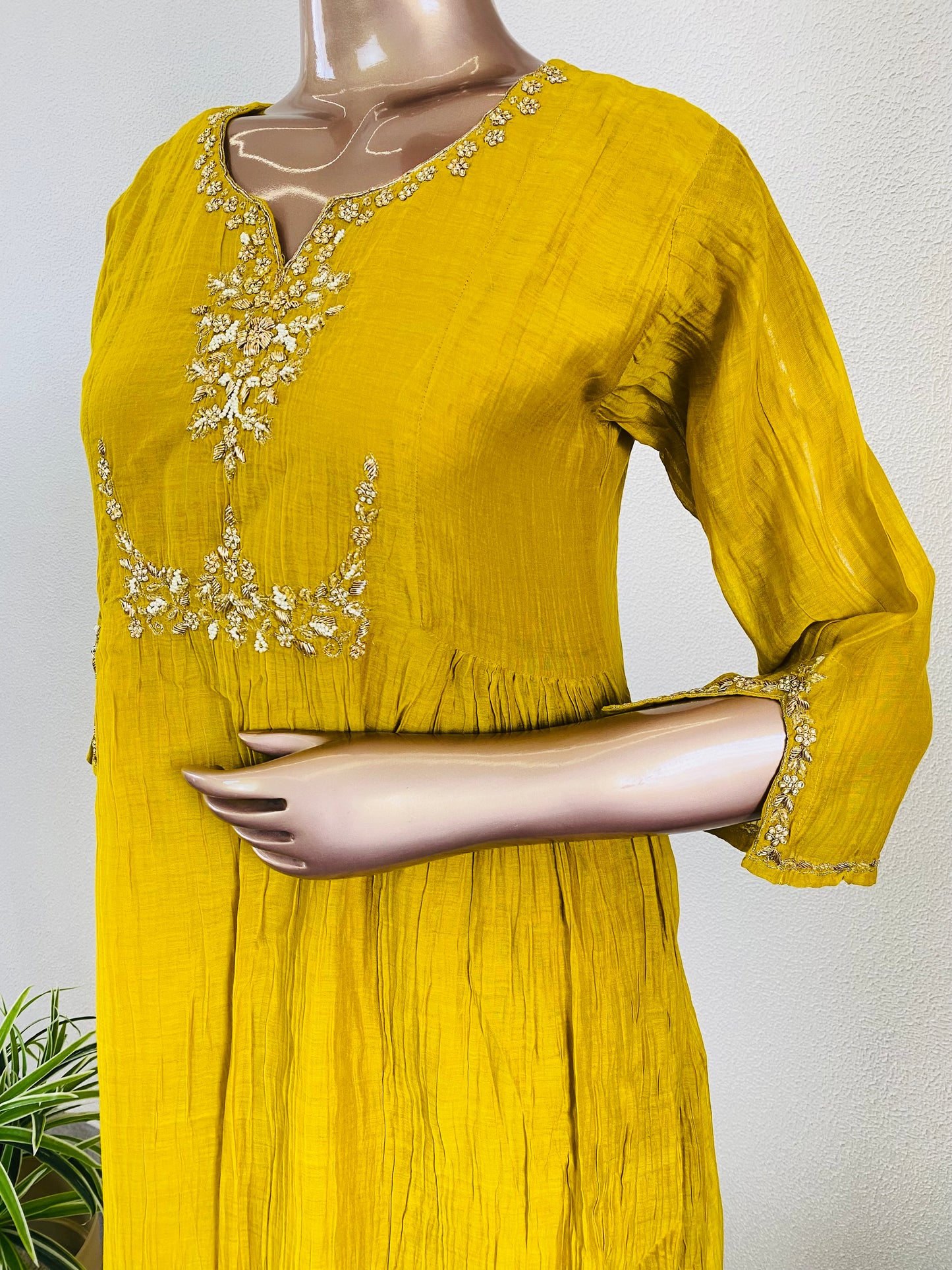 Crushed Mul Chanderi Suit Set with Delicate Zardozi Work