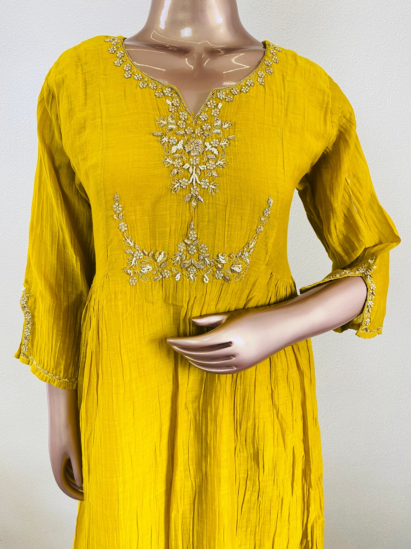Crushed Mul Chanderi Suit Set with Delicate Zardozi Work
