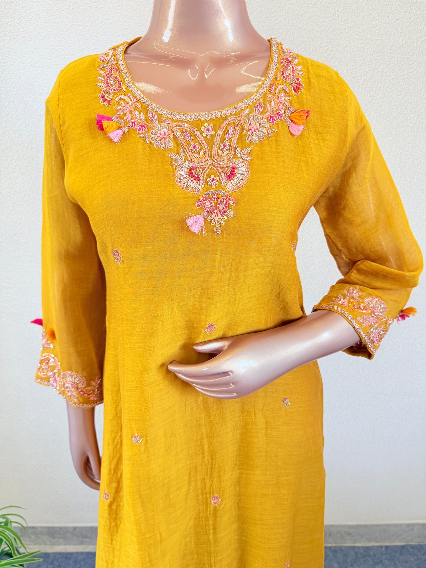 Mul chanderi Hand work Suit Set with Pure Bandhani Dupatta