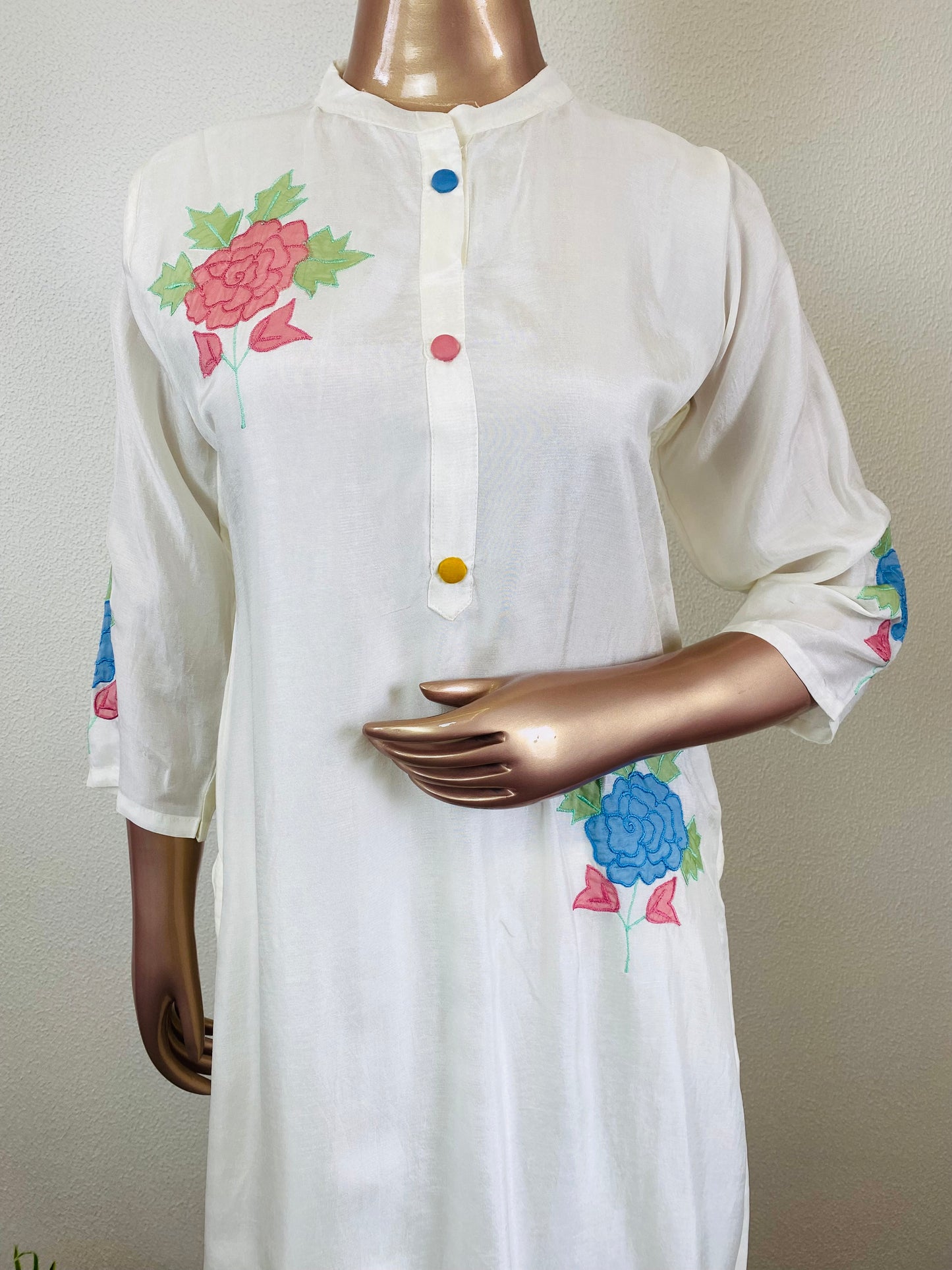 Pure Muslin Appliqué Work Suit Set with Soft Organza Dupatta