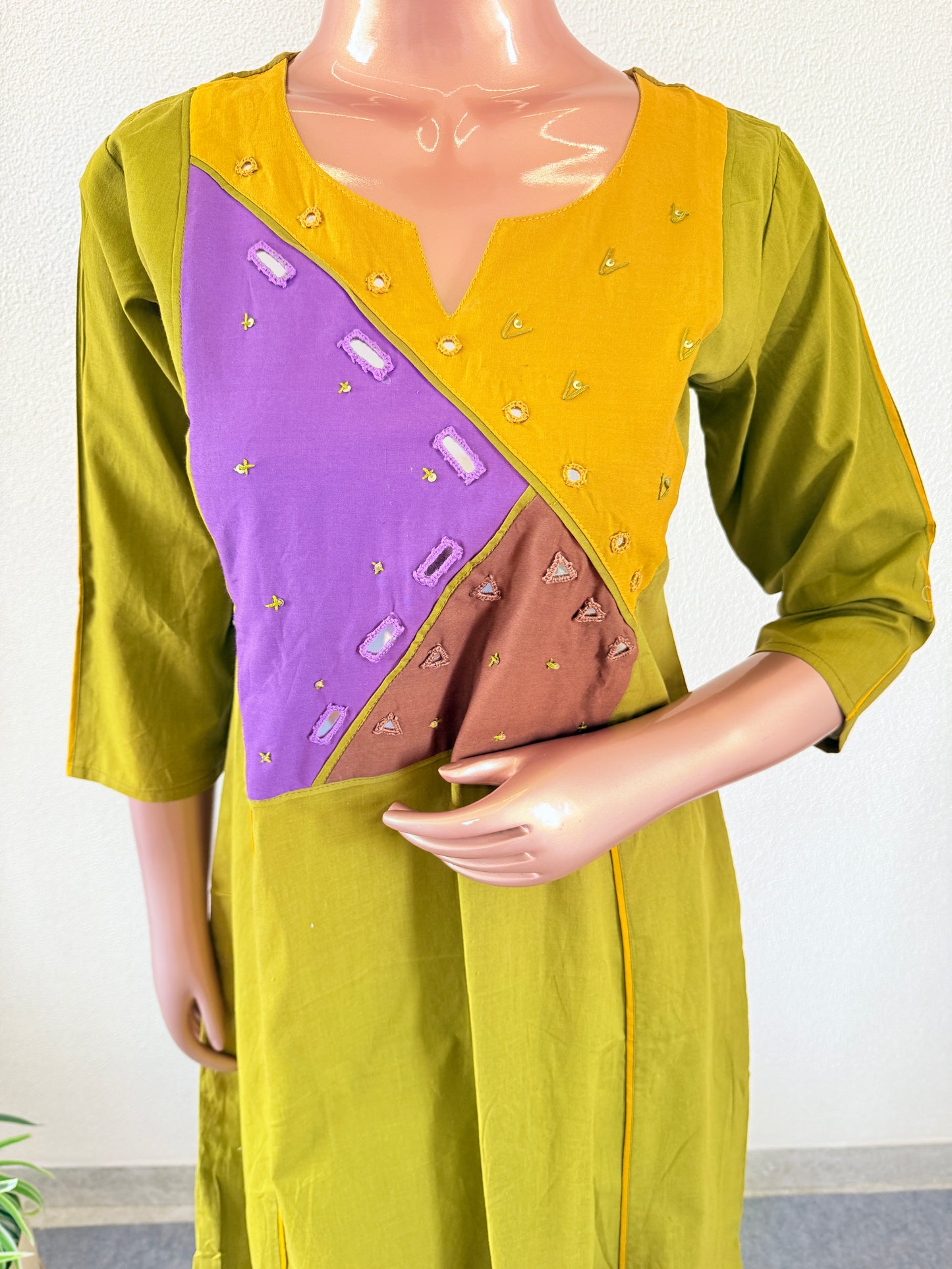 Gamthi Style Suit Set with Patch & Mirror work