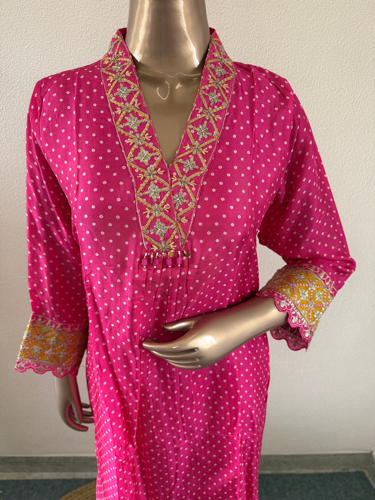 Bandhani Print Suit with Organza Dupatta - Pink