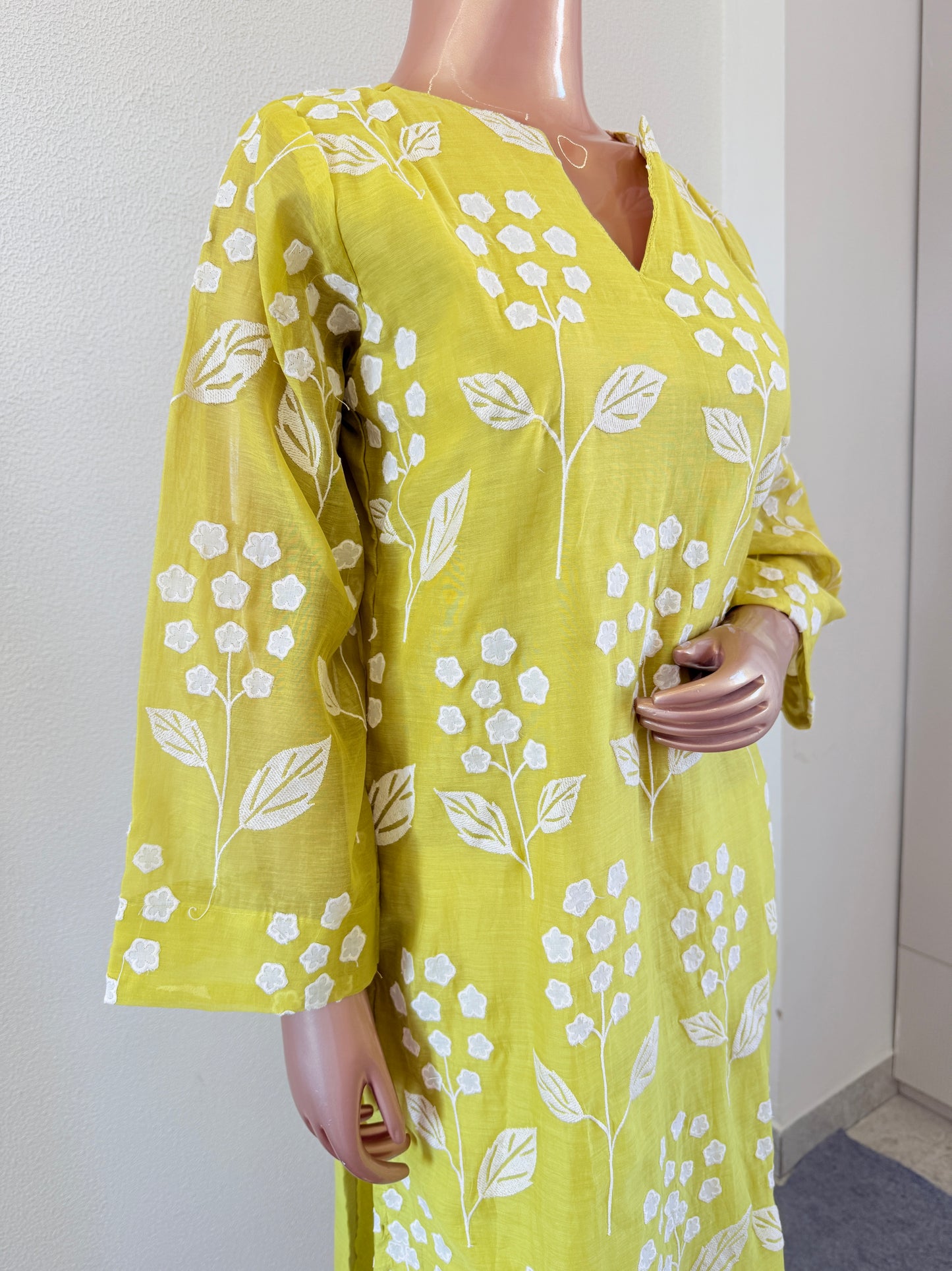 Alia Bhatta Applique Work Mul Chanderi Kurta Pant Set - Lemon