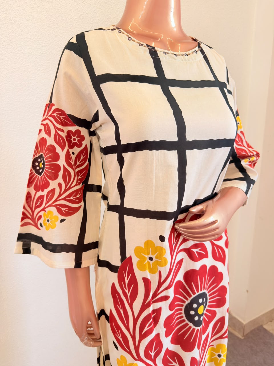 Geometric Grid Mul Cotton Kurta Pant Set with Hand-Embellished Neckline