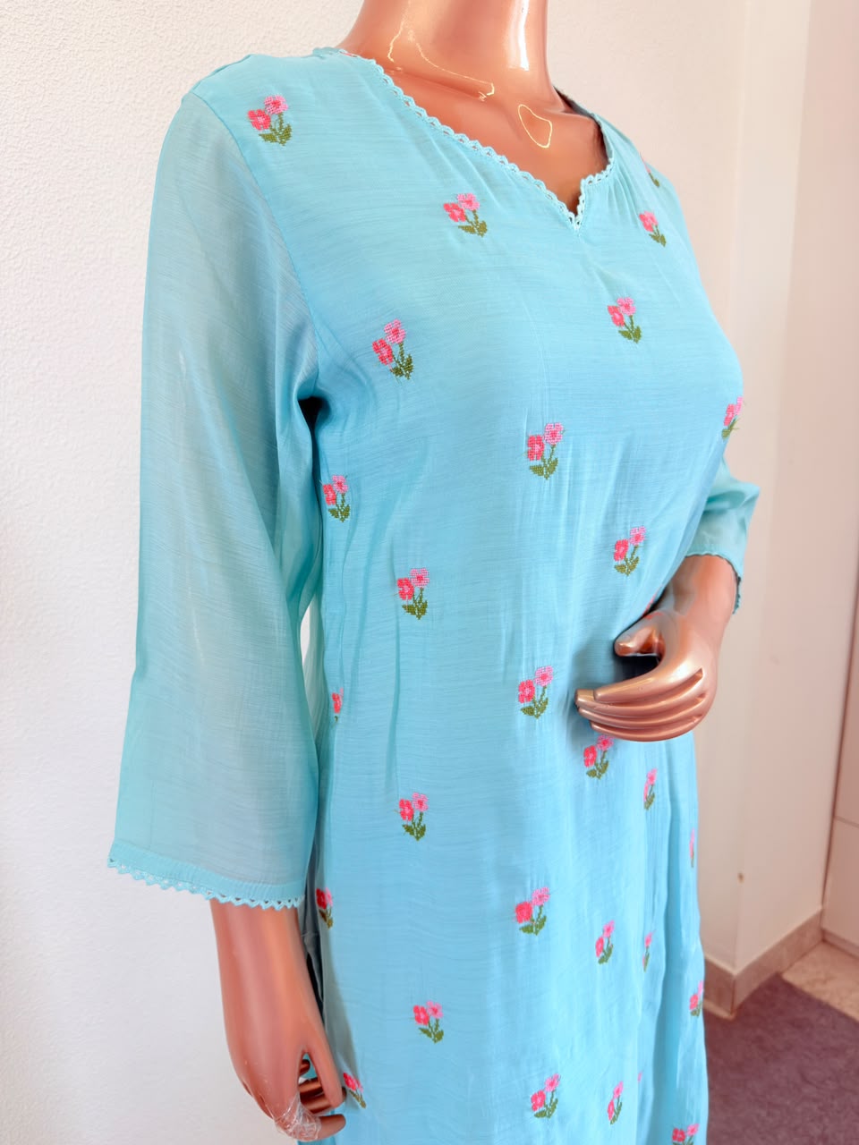 Scalloped Neckline Floral Embroidered Suit Set with Dupatta