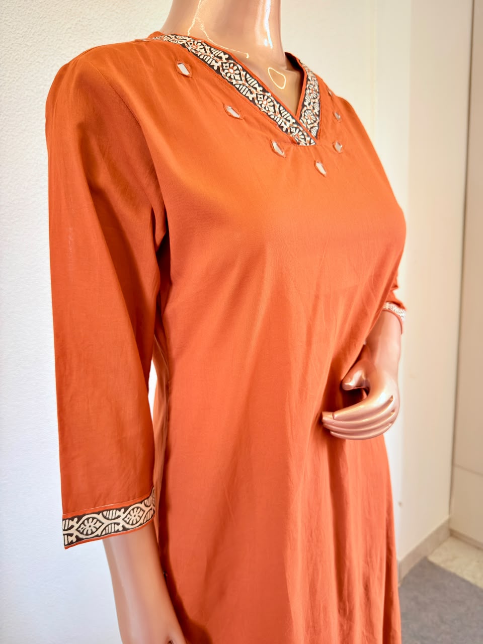 Mirror Accent V-Neck Kurta Set with Kalamkari Printed Trousers & Dupatta
