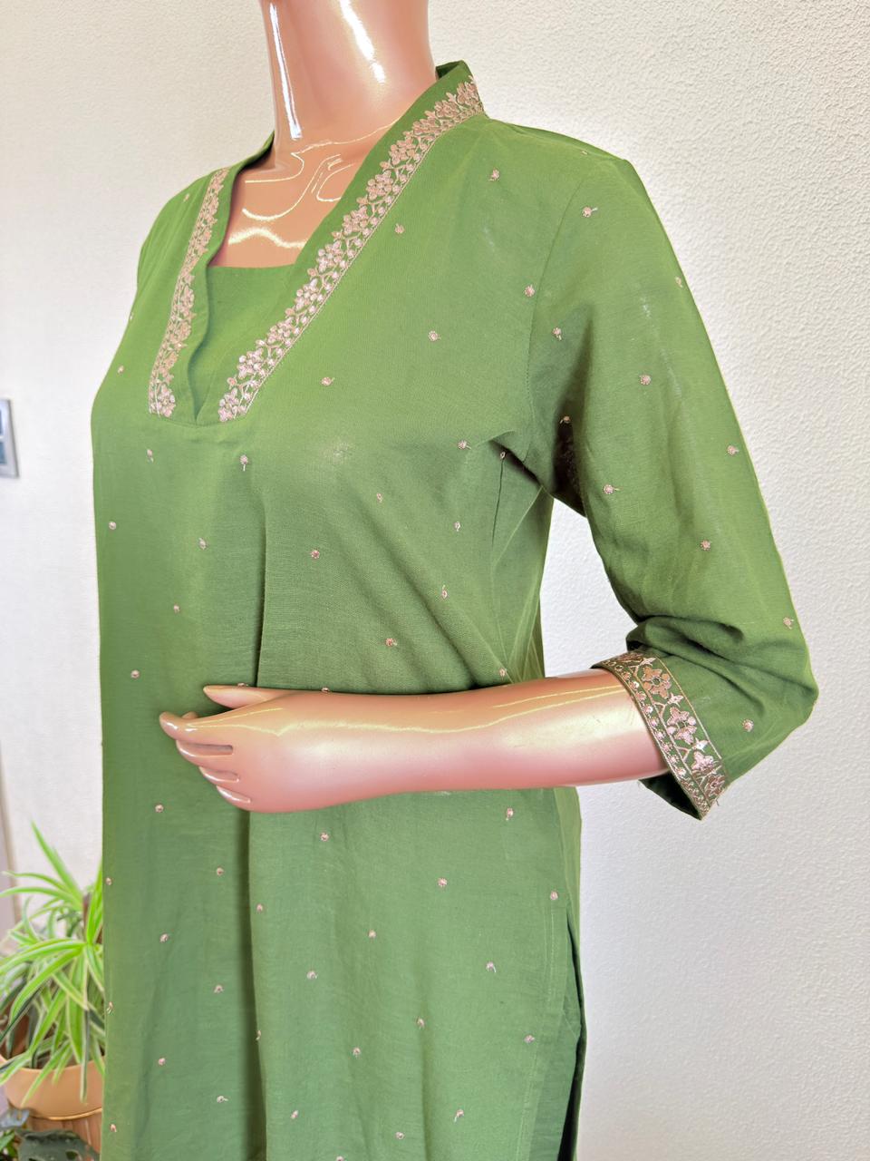 Embroidered V-Neck Linen Suit Set with Trousers & Zari Border Dupatta
