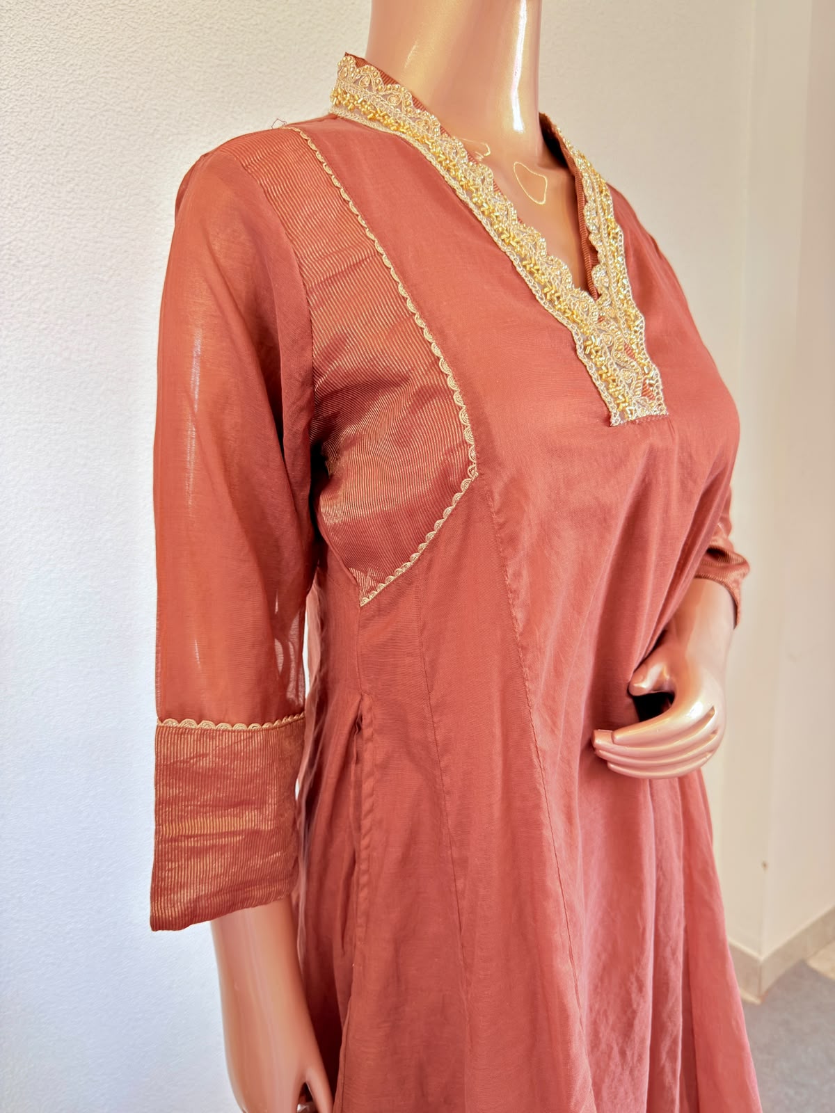 Mul Chanderi Suit Set with Embroidered V-Neck And Contrast Organza Dupatta
