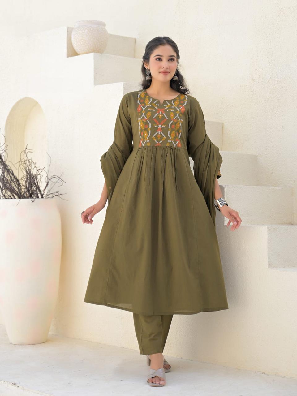 Slub Cotton Suit Set with Embroidered Yoke