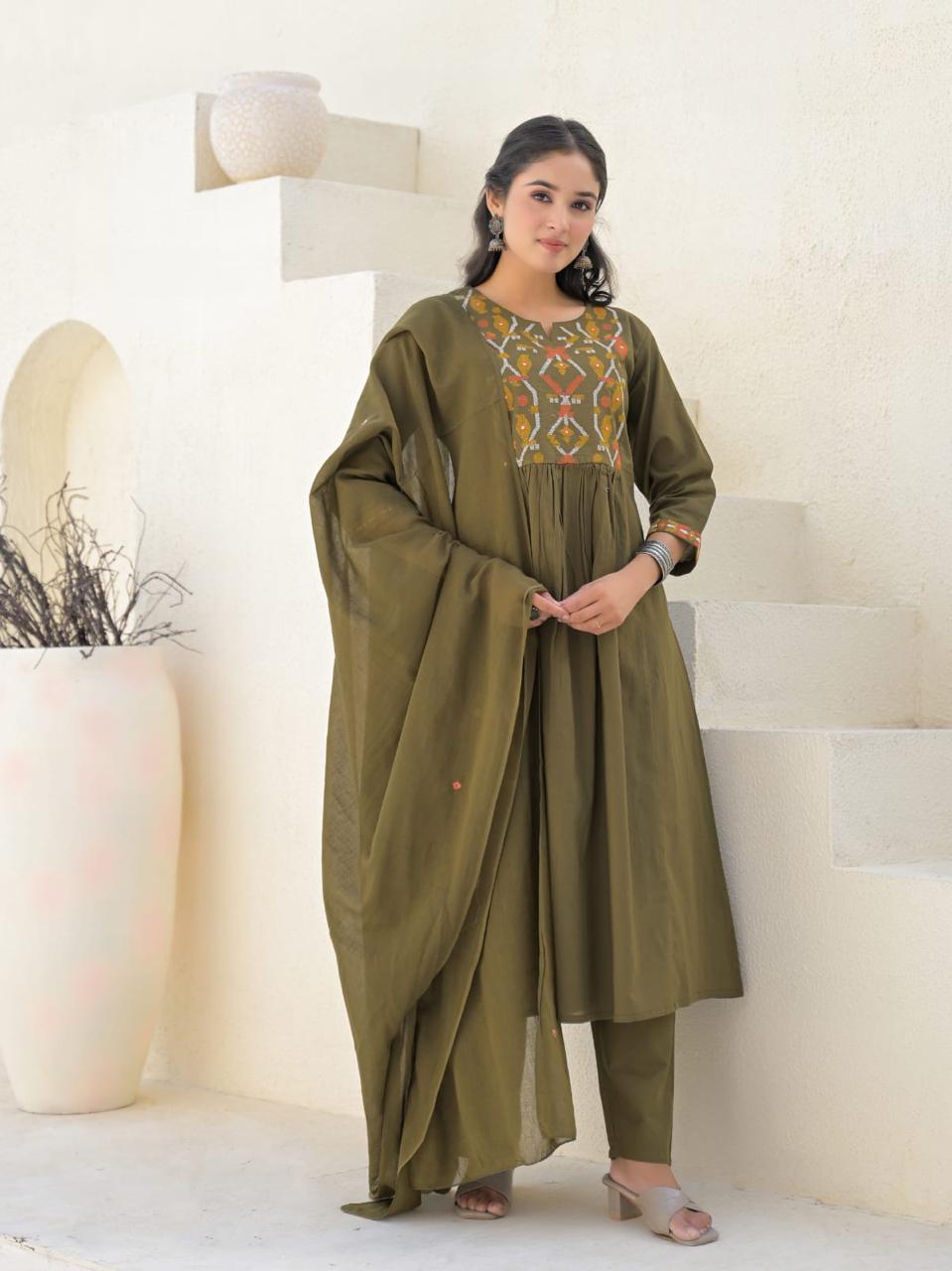 Slub Cotton Suit Set with Embroidered Yoke