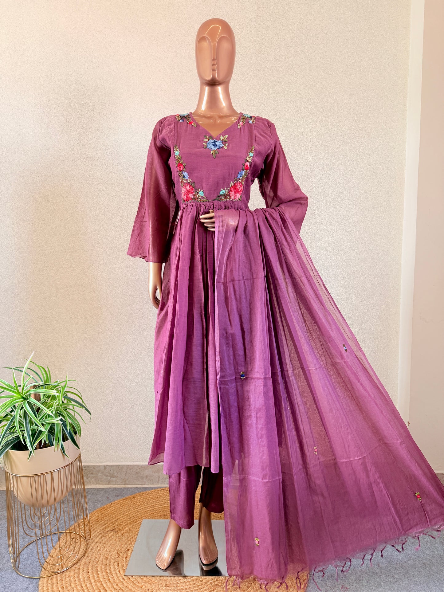 Mul chanderi suit set with Thread work