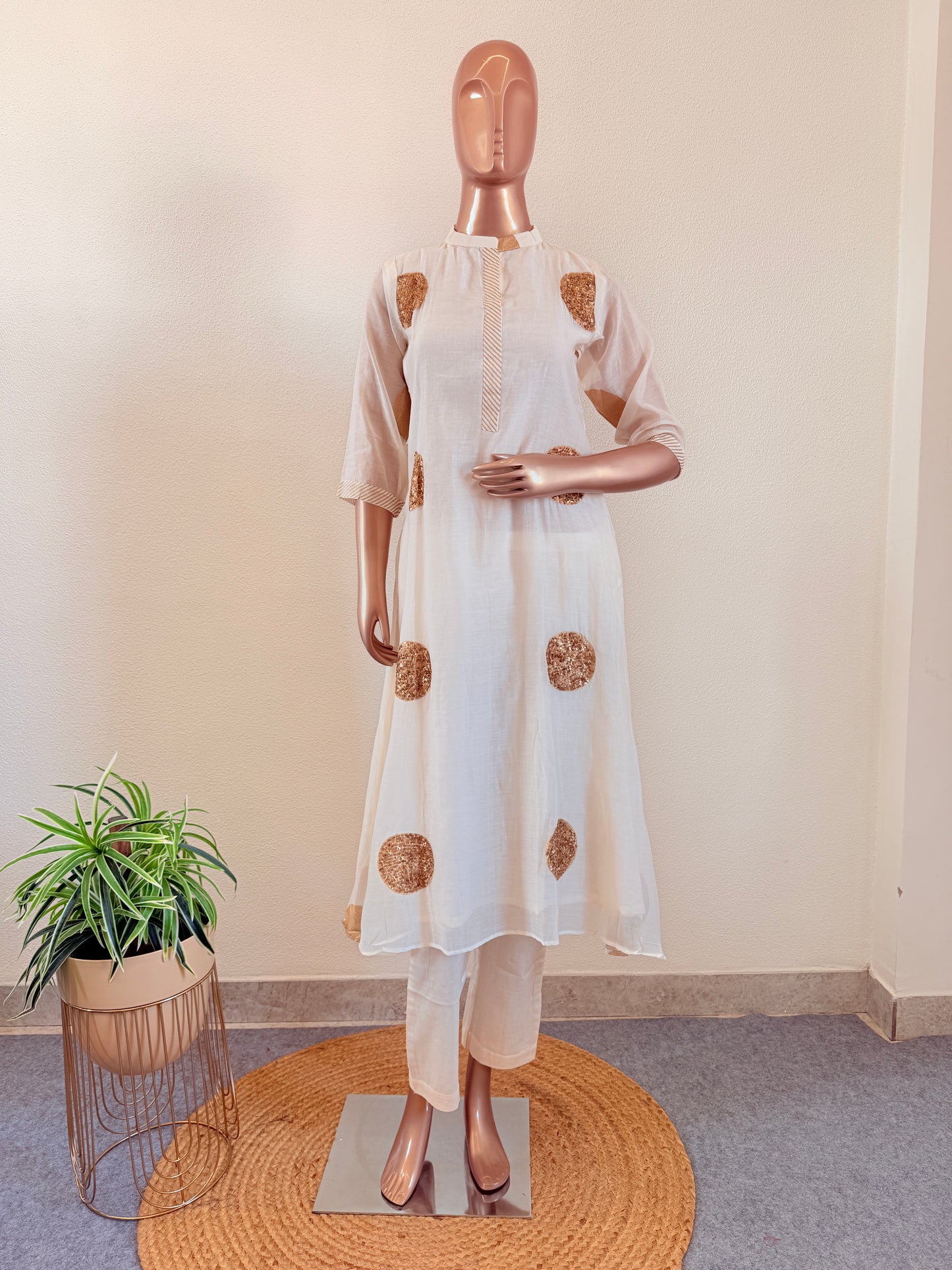 Mul chanderi Suit Set with Sequin Polka Detailing