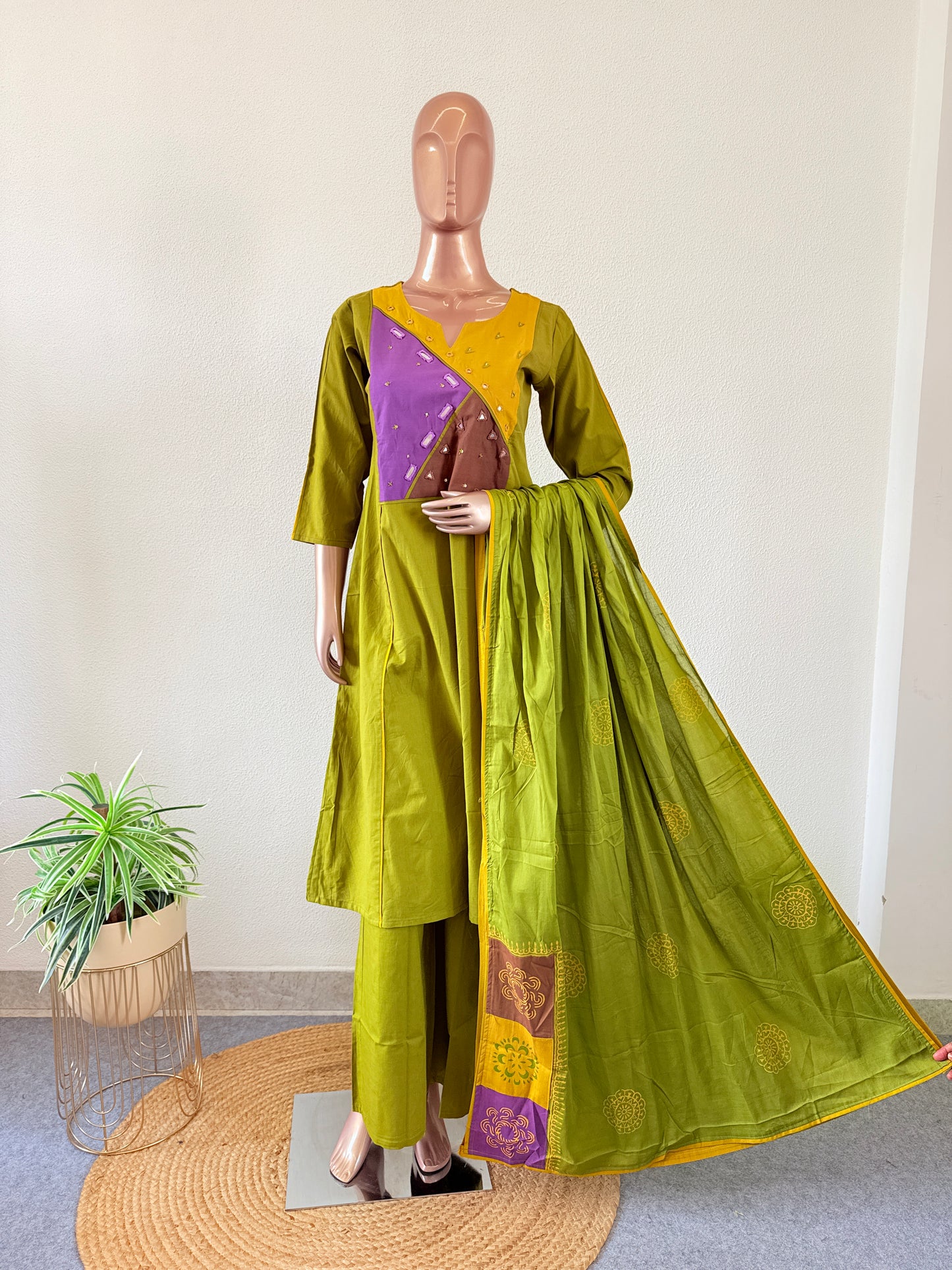 Gamthi Style Suit Set with Patch & Mirror work