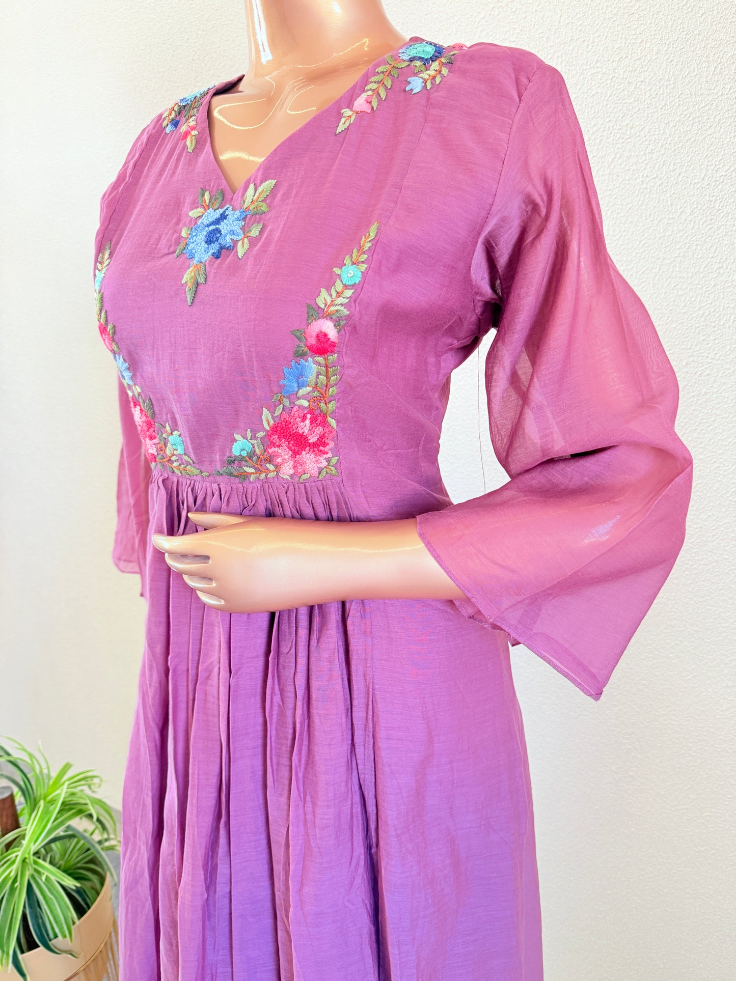 Mul chanderi suit set with Thread work