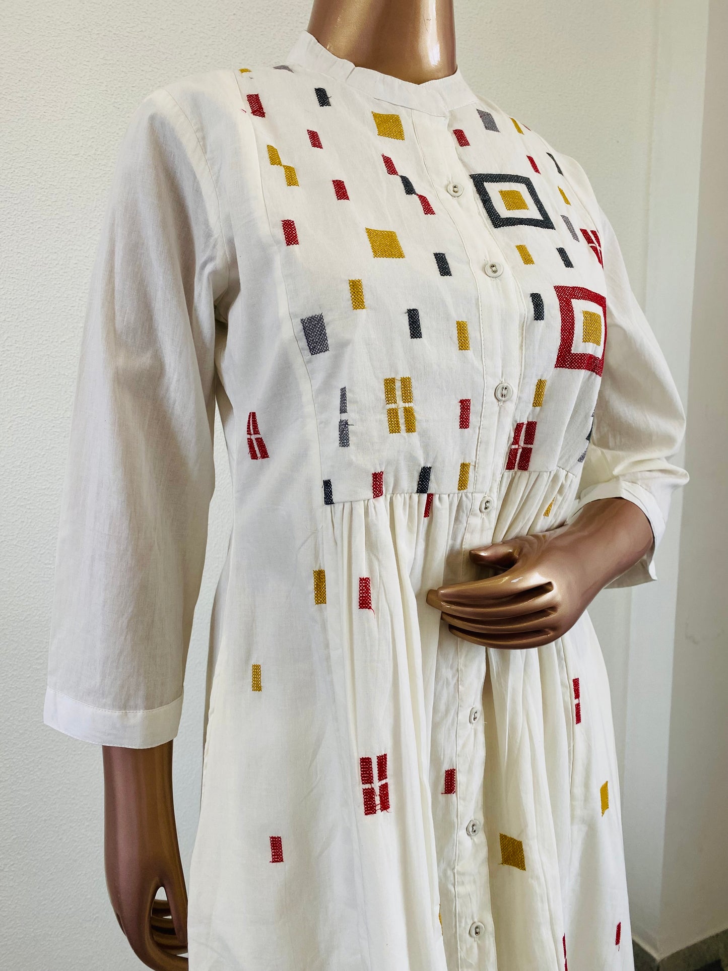 Thread Embroidered Kurta Pant Set with openable buttons