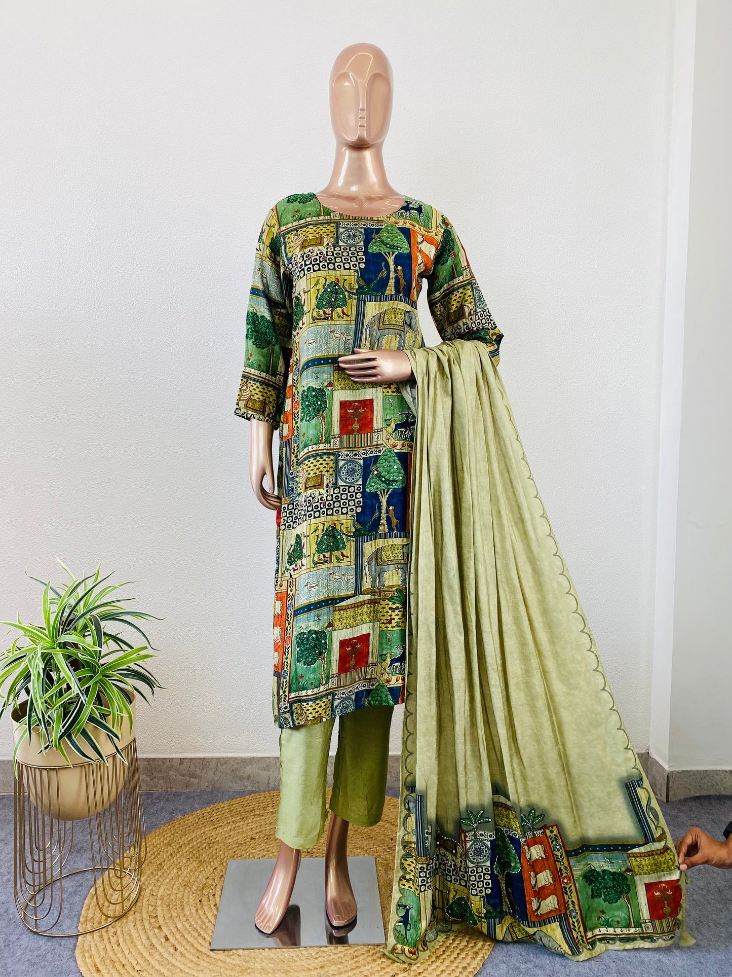 Printed Dola Silk Suit Set with Kantha Embroidery highlights