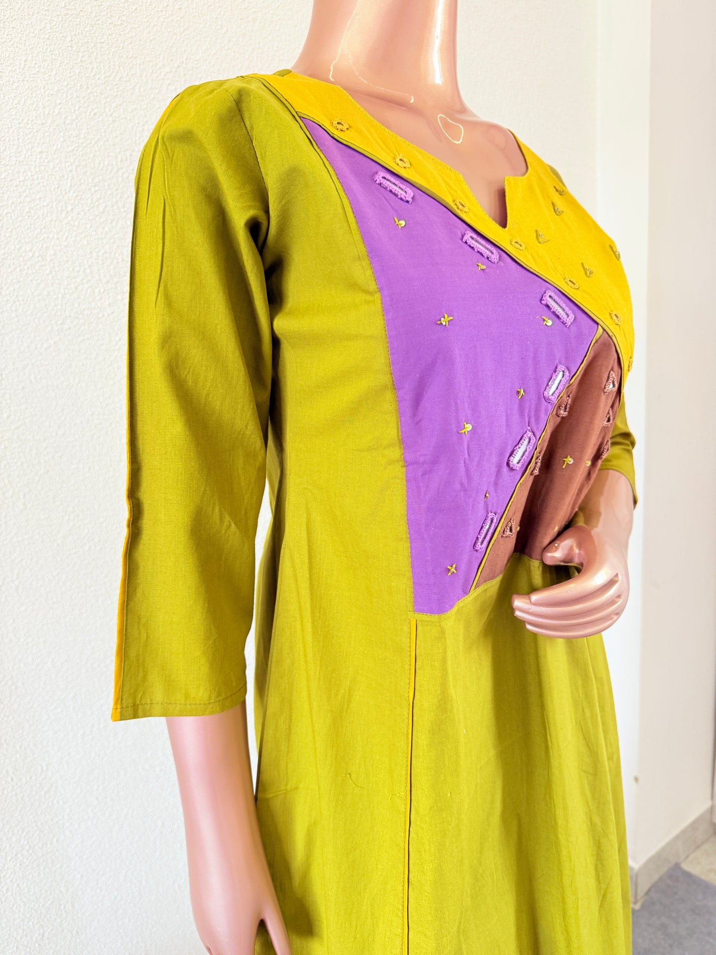 Gamthi Style Suit Set with Patch & Mirror work