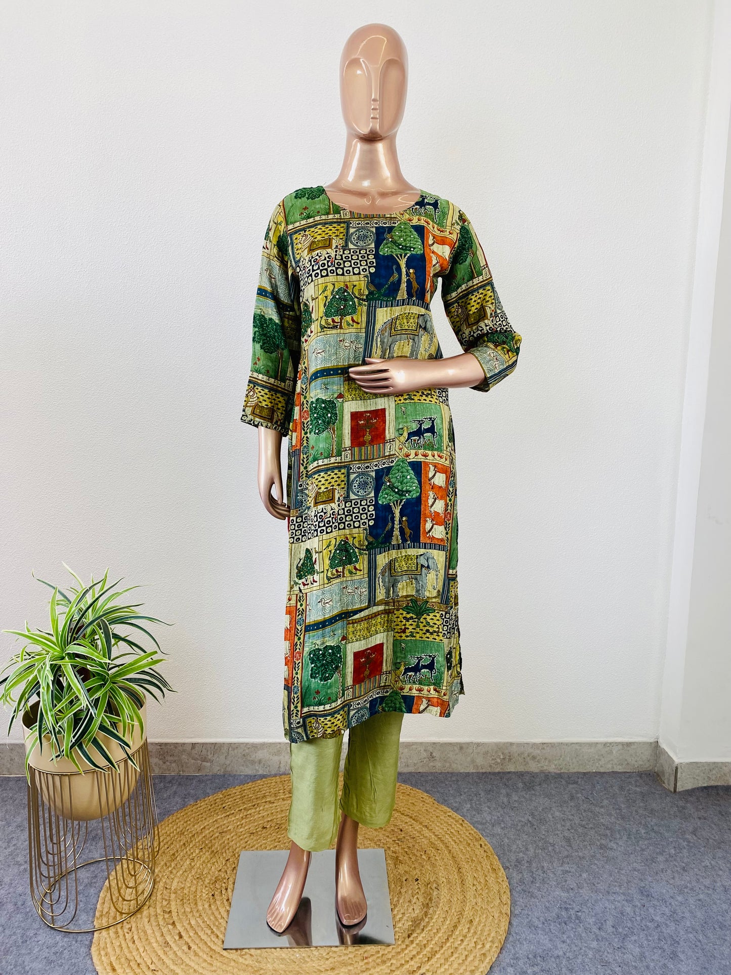 Printed Dola Silk Suit Set with Kantha Embroidery highlights