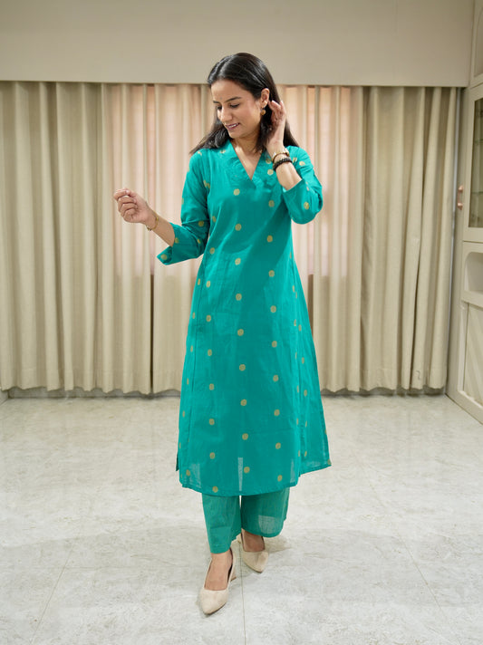 Handloom Cotton V-neck line Kurta set with Zari Weaving