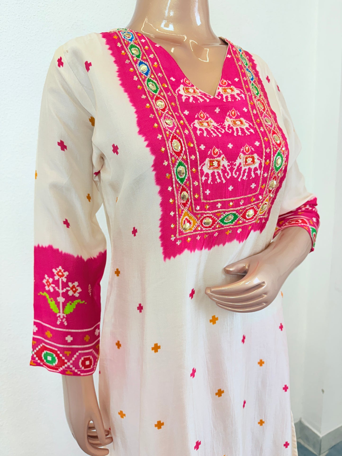 Patola Print Dola Silk Suit Set