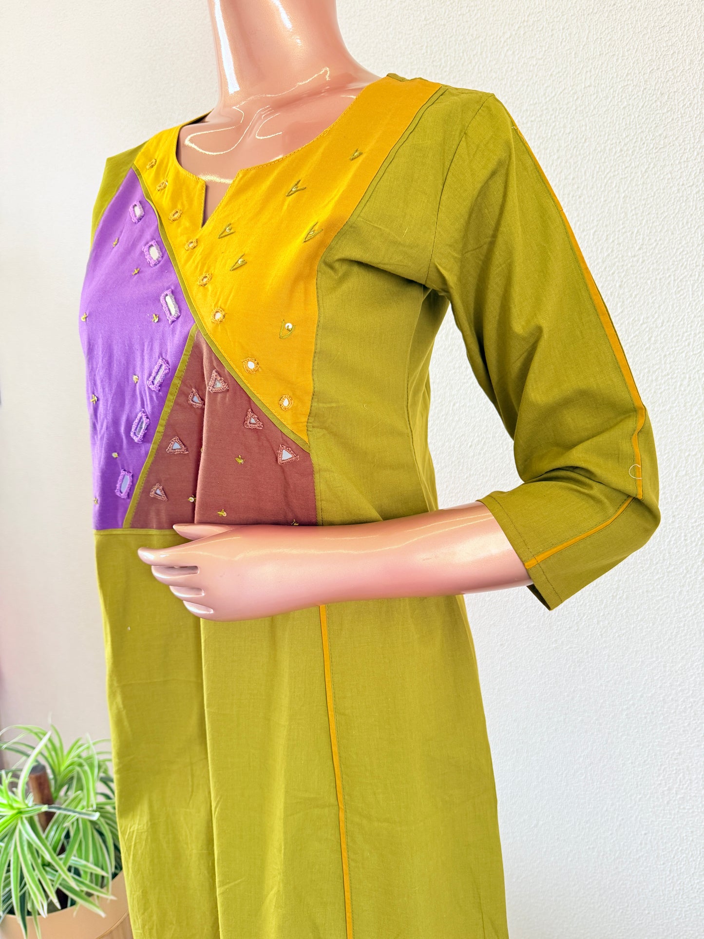 Gamthi Style Suit Set with Patch & Mirror work