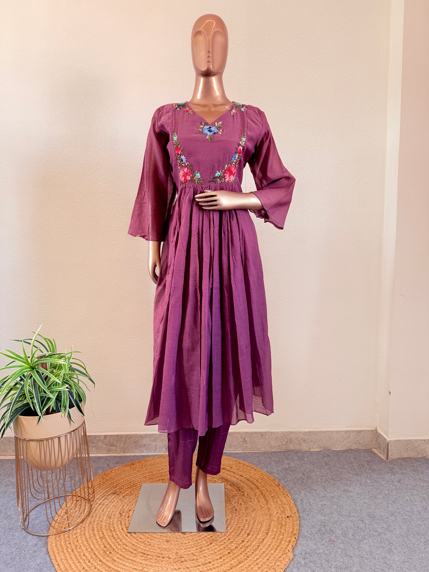 Mul chanderi suit set with Thread work