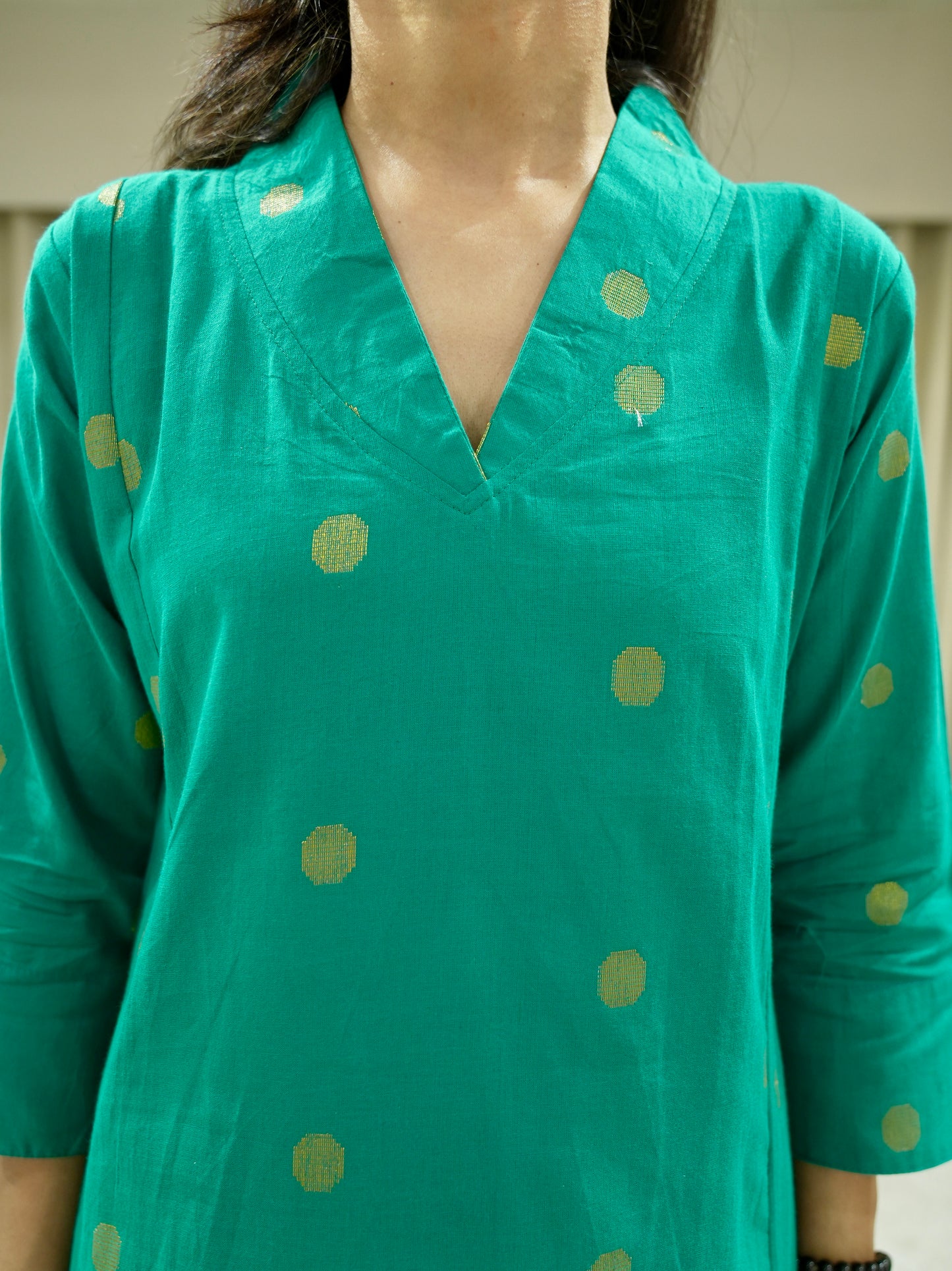 Handloom Cotton V-neck line Kurta set with Zari Weaving
