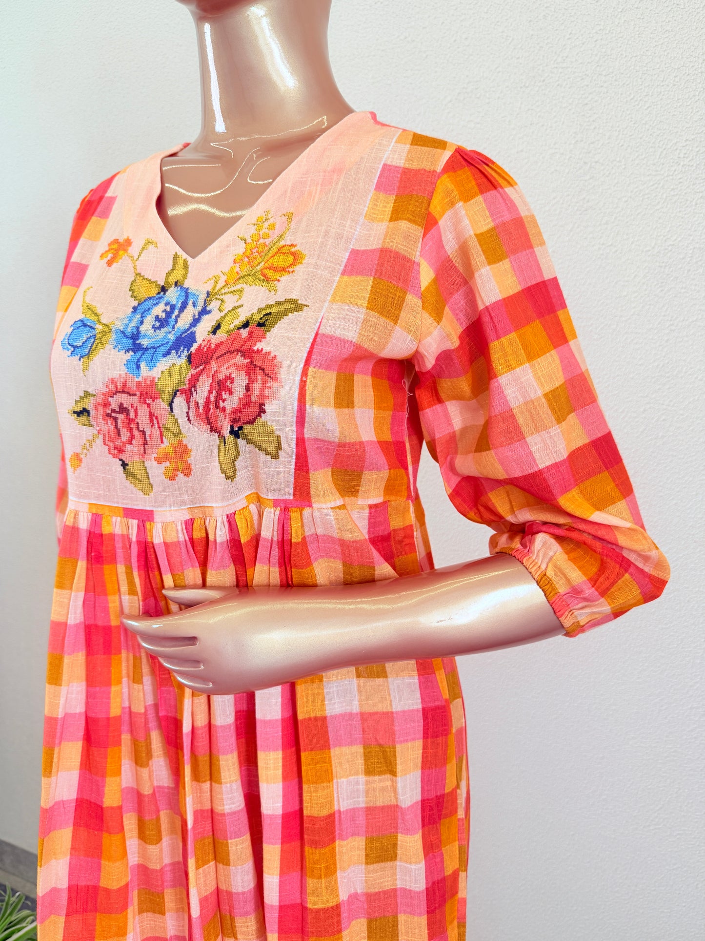 Bright Checkered V-Neck Flared Tunic with Colorful Rose Motif