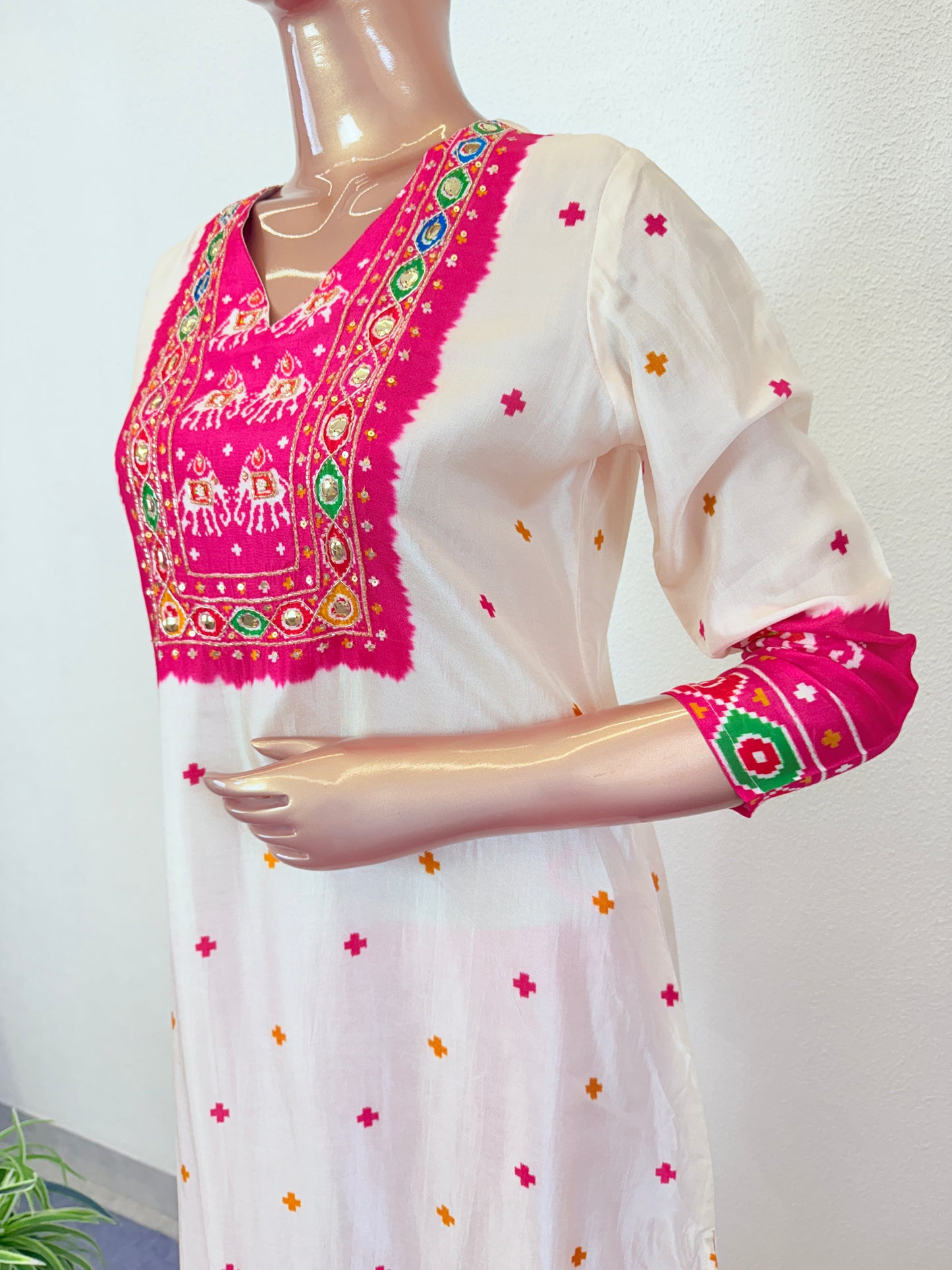 Patola Print Dola Silk Suit Set